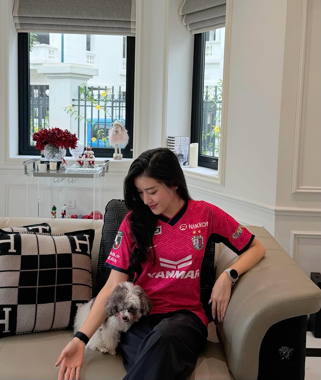 &Aacute; hậu Huyền My "pass đồ hiệu bẩn bẩn": Ở biệt thự 3 tầng triệu đ&ocirc;, g&oacute;c n&agrave;o cũng xa hoa lộng lẫy- Ảnh 6.