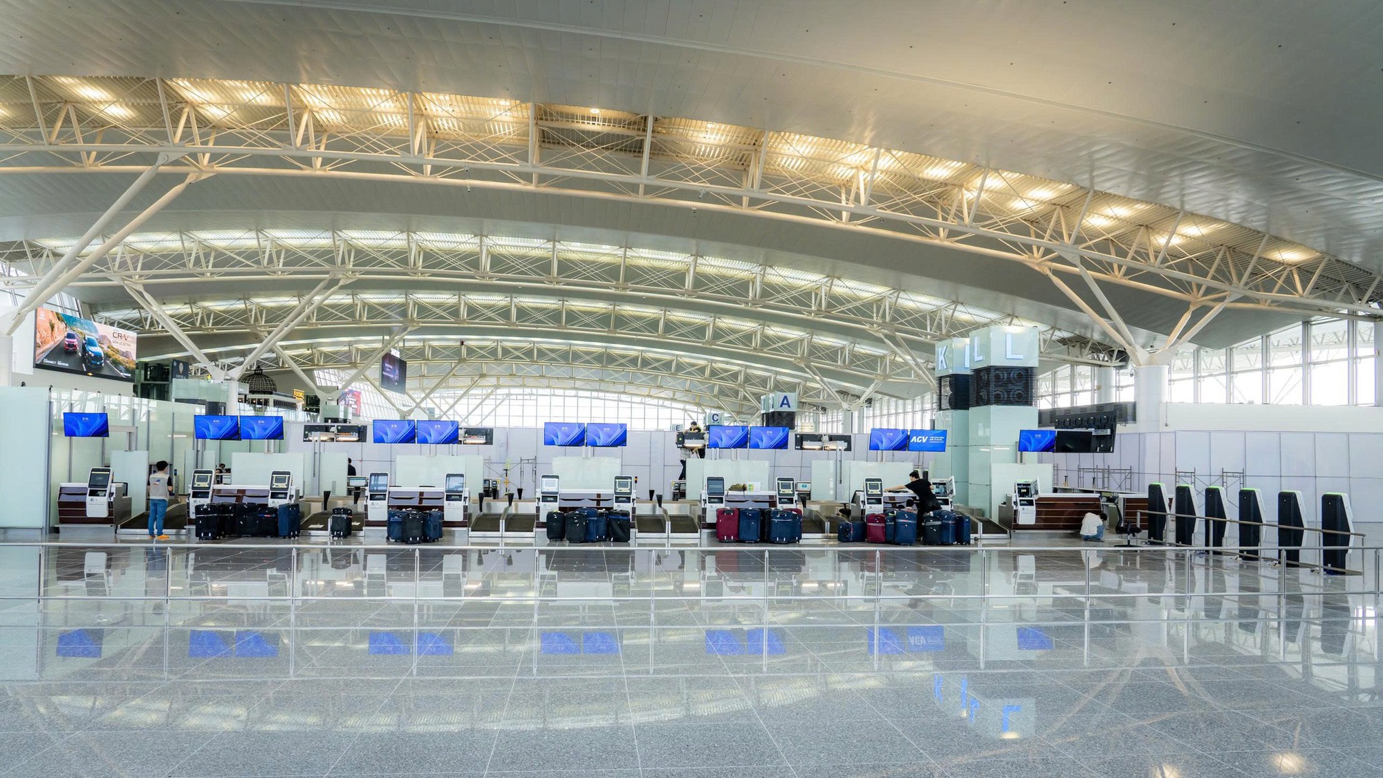 Khách đi máy bay lưu ý: Từ bây giờ, có thể dùng vé máy bay giấy để làm 1 việc tại sân bay Nội Bài - Ảnh 4.