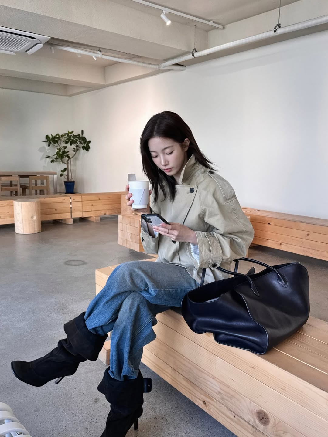 Qu&ecirc;n t&uacute;i hiệu ch&oacute;i lọi đi, 2026 l&agrave; năm của những chiếc t&uacute;i đen "giấu t&ecirc;n" nhưng nh&igrave;n l&agrave; biết người c&oacute; gu!- Ảnh 3.