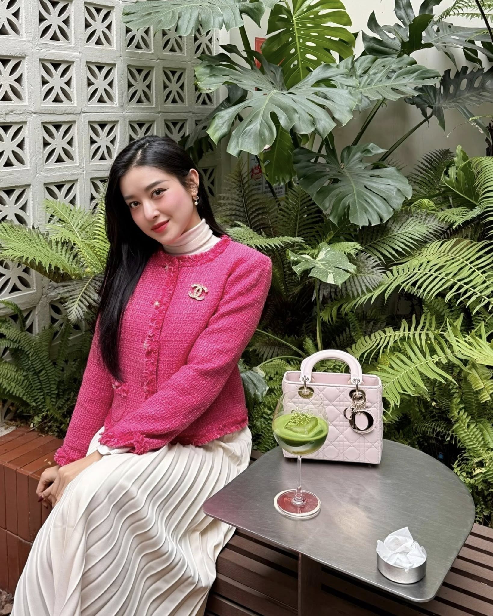 &Aacute; hậu Huyền My tiếp tục l&ecirc;n đơn sau vụ đ&ocirc;i gi&agrave;y "bẩn bẩn", netizen nổi n&oacute;ng: "T&ocirc;i đi&ecirc;n lắm rồi đấy!"- Ảnh 4.