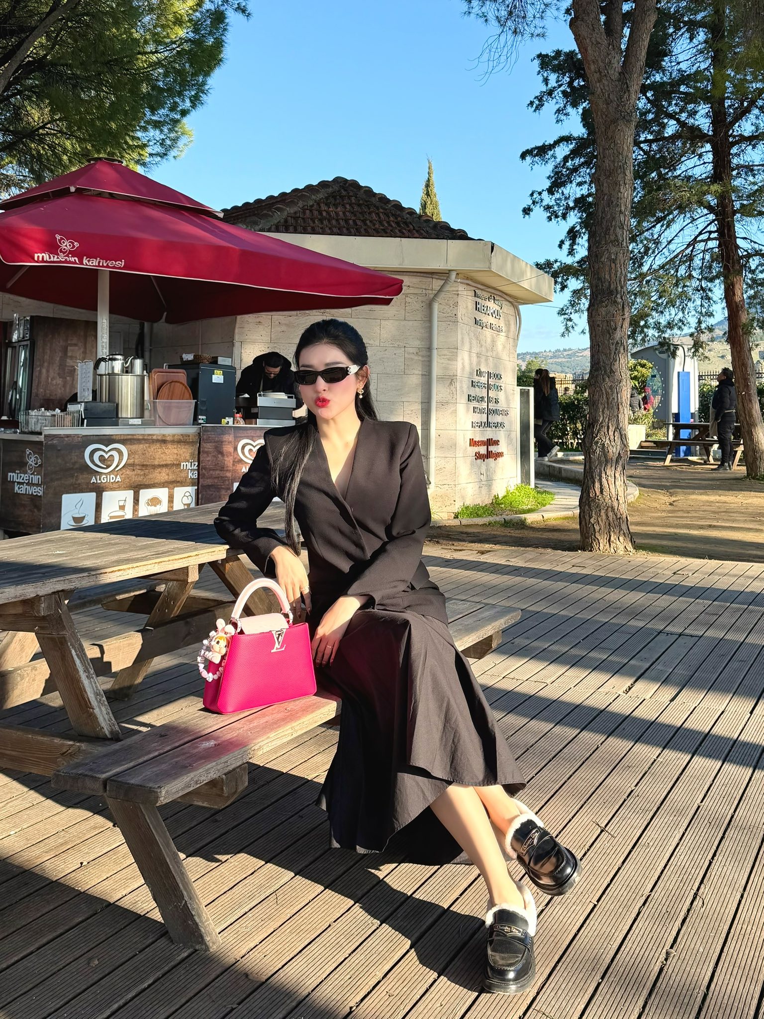 &Aacute; hậu Huyền My thanh l&yacute; t&uacute;i 105 triệu nhưng bị soi 1 chi tiết kh&oacute; chấp nhận: "40 triệu c&ograve;n thấy đắt"- Ảnh 5.