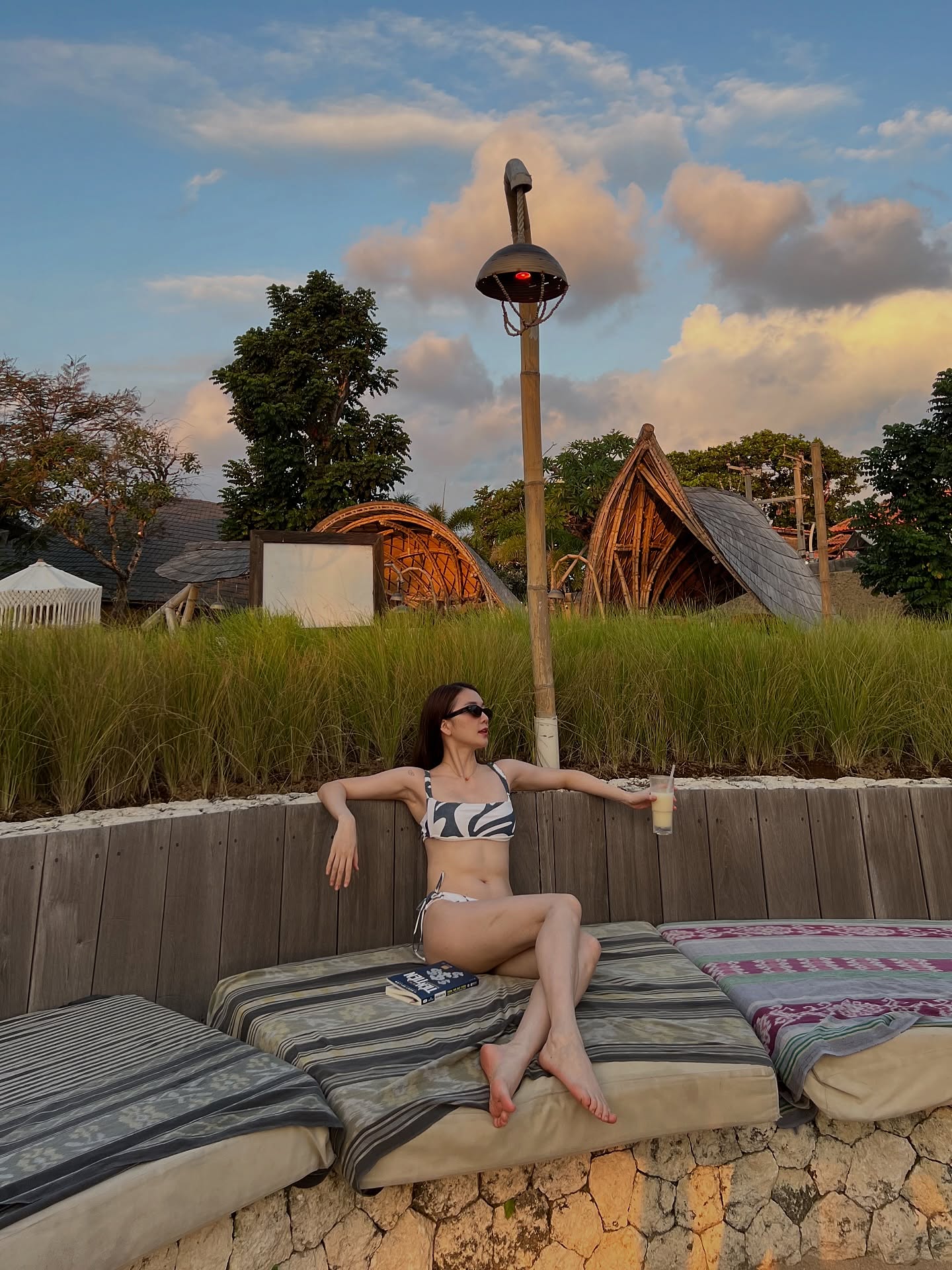 Nắng n&oacute;ng cũng kh&ocirc;ng bằng d&agrave;n mỹ nh&acirc;n 