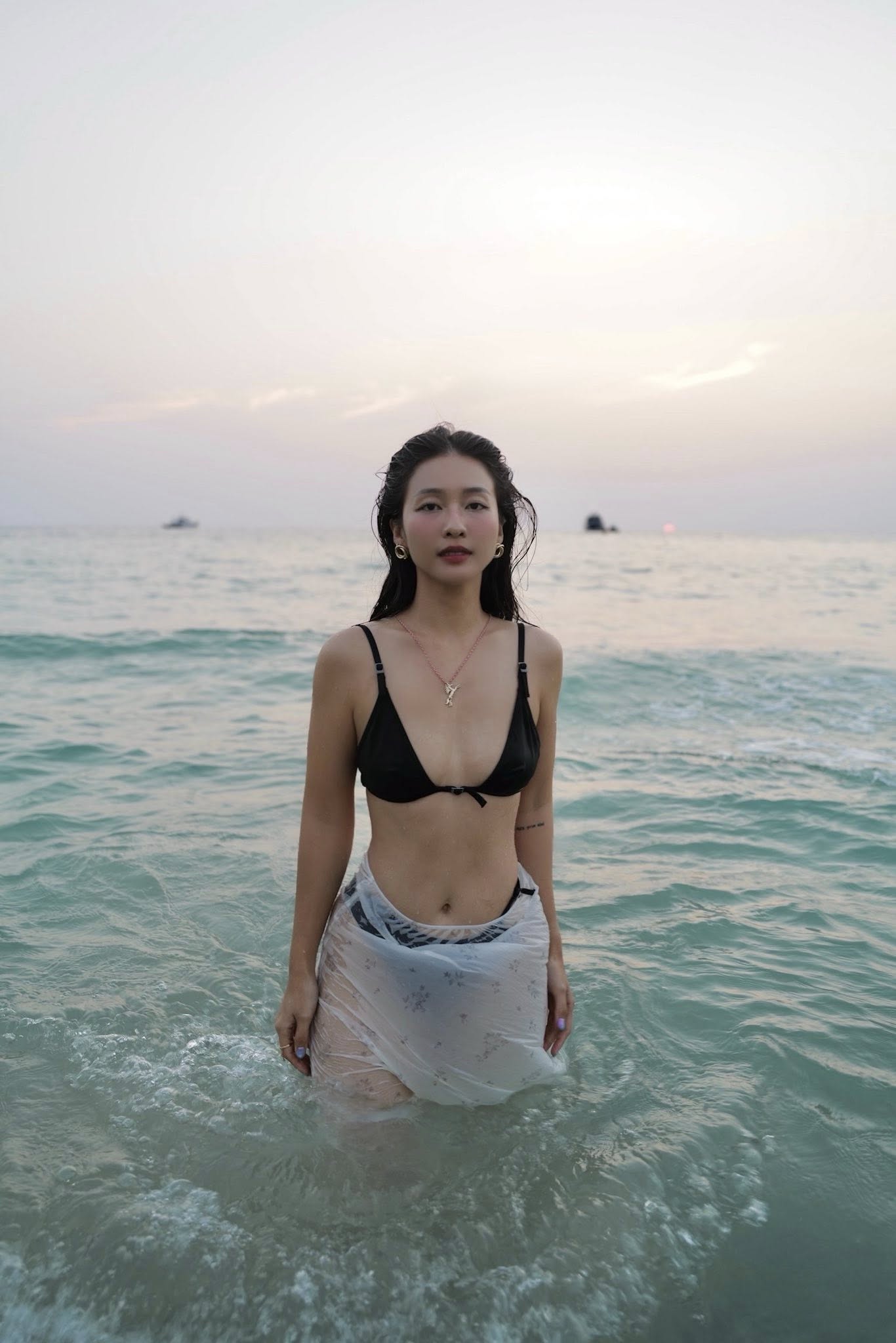 Nắng n&oacute;ng cũng kh&ocirc;ng bằng d&agrave;n mỹ nh&acirc;n 