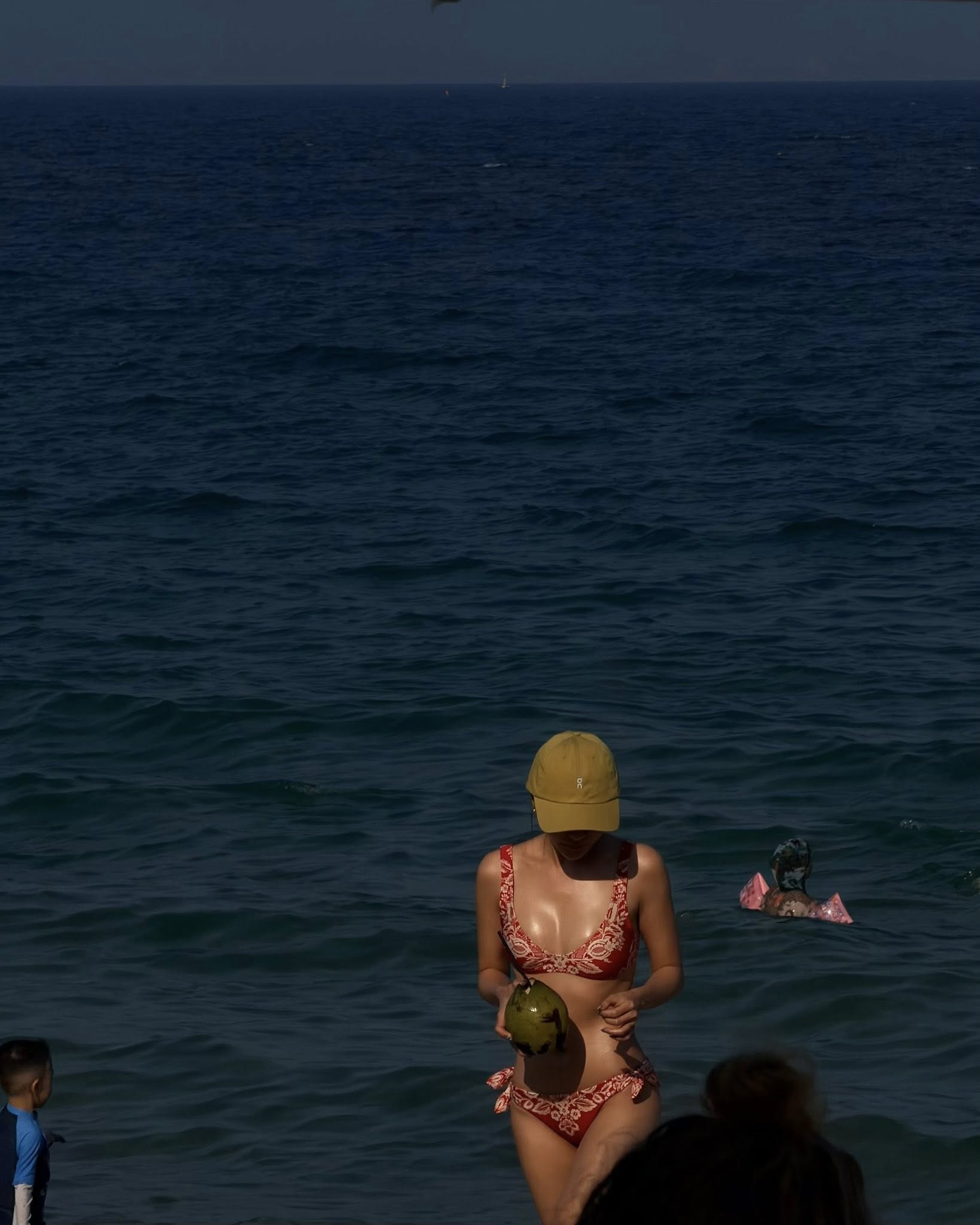 Nắng n&oacute;ng cũng kh&ocirc;ng bằng d&agrave;n mỹ nh&acirc;n 