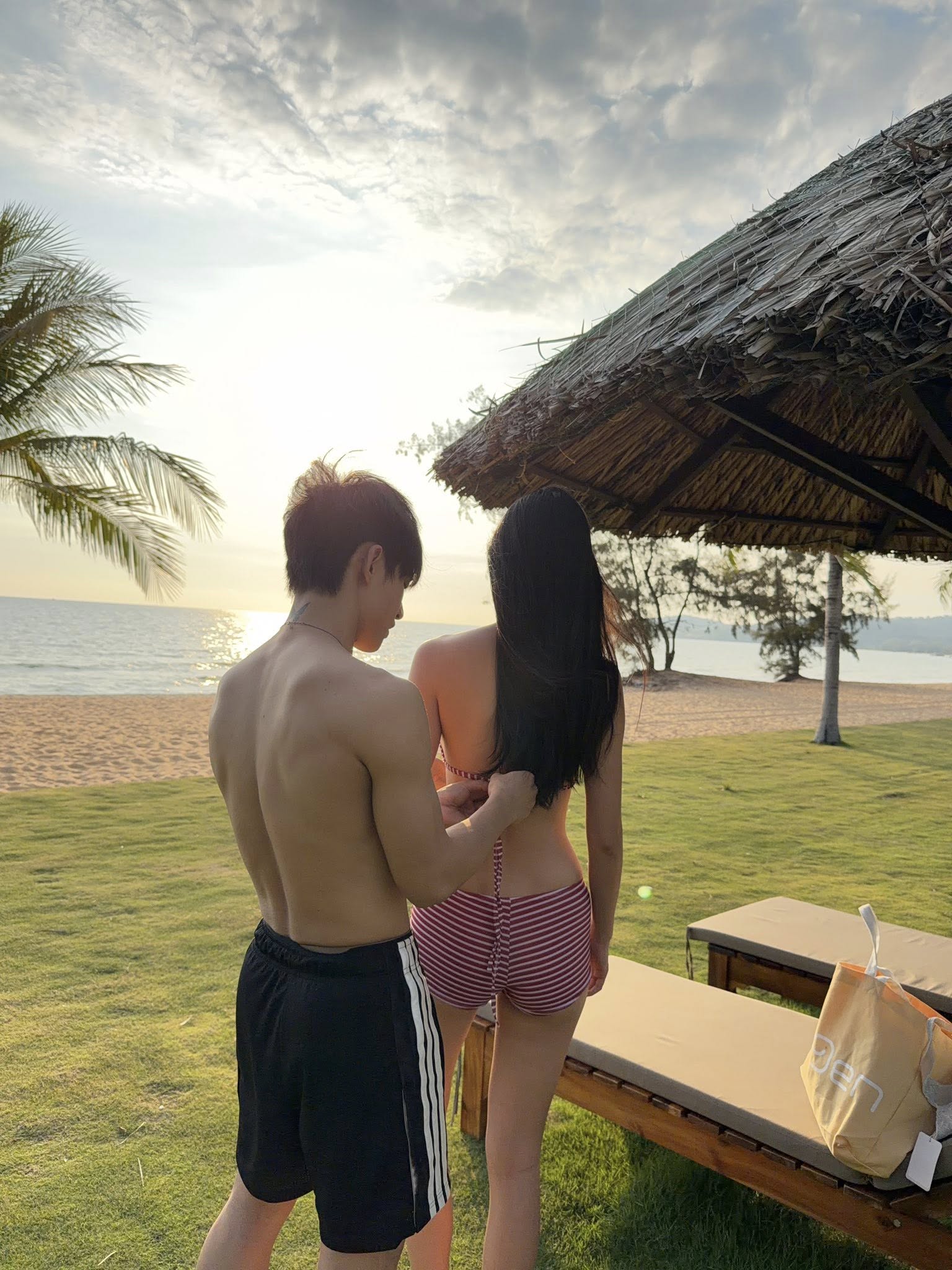 Nắng n&oacute;ng cũng kh&ocirc;ng bằng d&agrave;n mỹ nh&acirc;n 