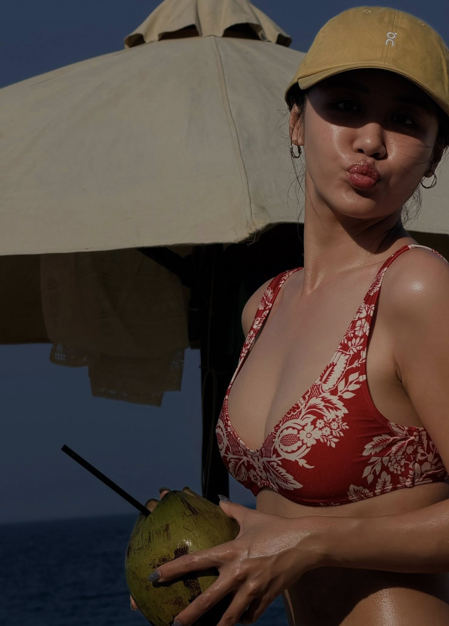 Nắng n&oacute;ng cũng kh&ocirc;ng bằng d&agrave;n mỹ nh&acirc;n 