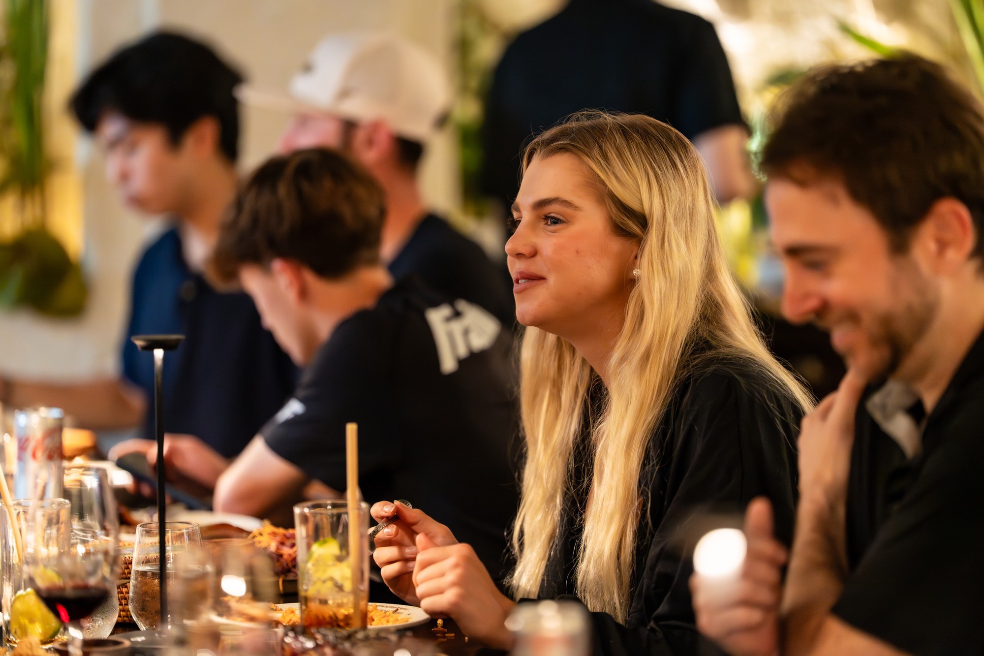 "Nữ ho&agrave;ng pickleball" Anna Leigh Waters "Thu Thuỷ" để mặt mộc dịu d&agrave;ng, "&Aacute;nh Dương" Anna Bright lại ho&aacute; "b&uacute;p b&ecirc; tiệc t&ugrave;ng" cực xinh- Ảnh 1.