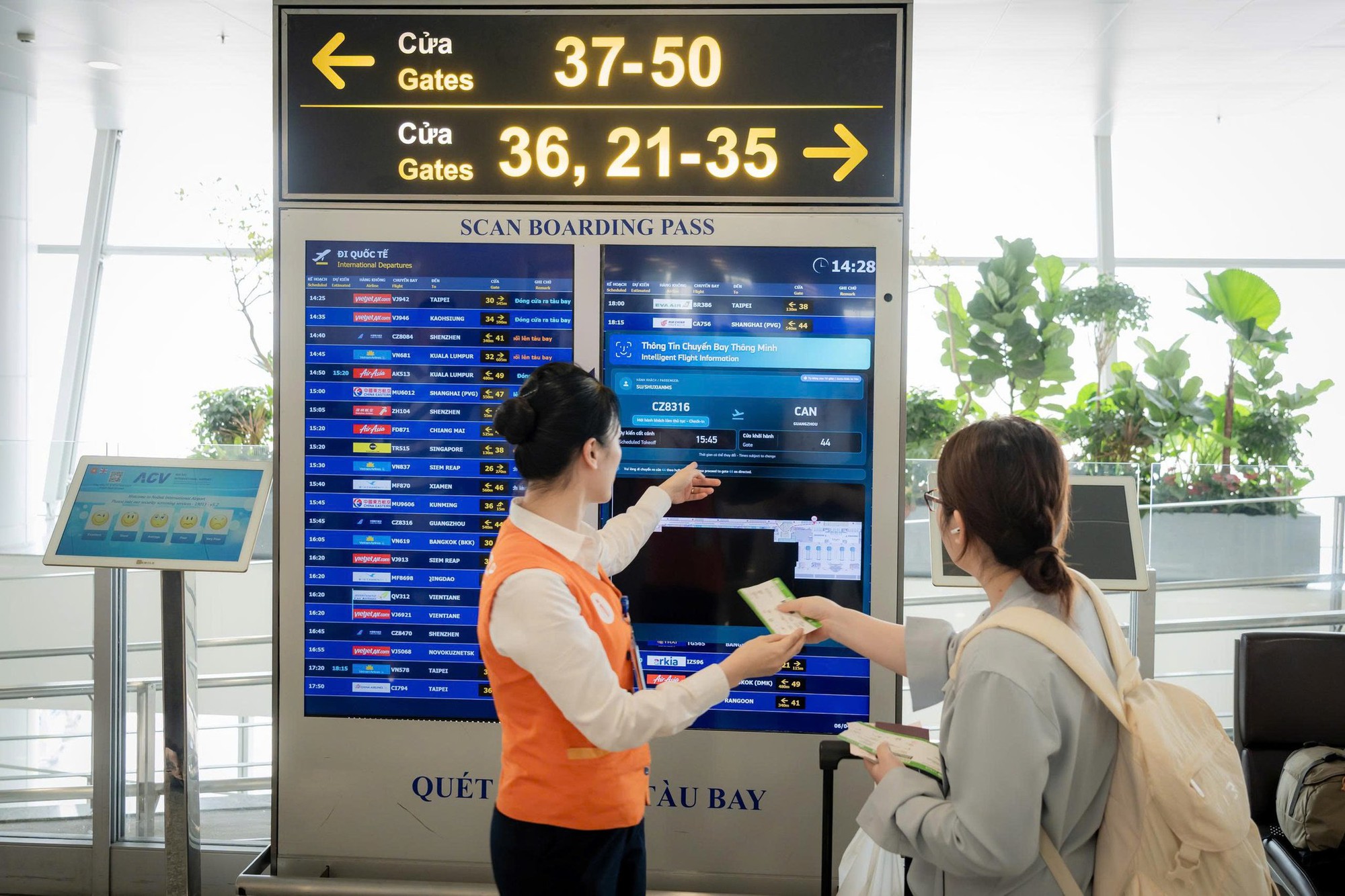 Khách đi máy bay lưu ý: Từ bây giờ, có thể dùng vé máy bay giấy để làm 1 việc tại sân bay Nội Bài - Ảnh 2.