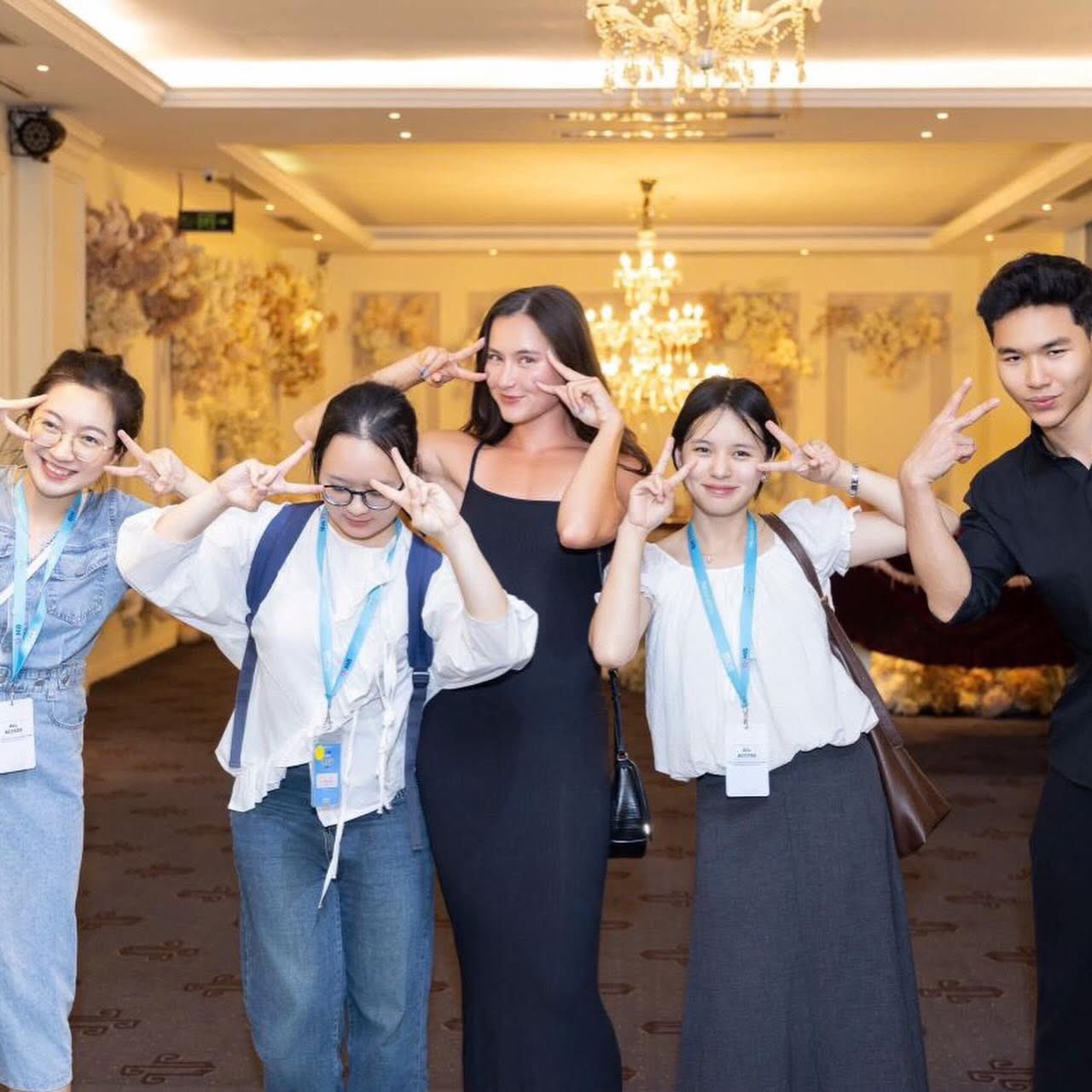 "Nữ ho&agrave;ng pickleball" Anna Leigh Waters "Thu Thuỷ" để mặt mộc dịu d&agrave;ng, "&Aacute;nh Dương" Anna Bright lại ho&aacute; "b&uacute;p b&ecirc; tiệc t&ugrave;ng" cực xinh- Ảnh 5.