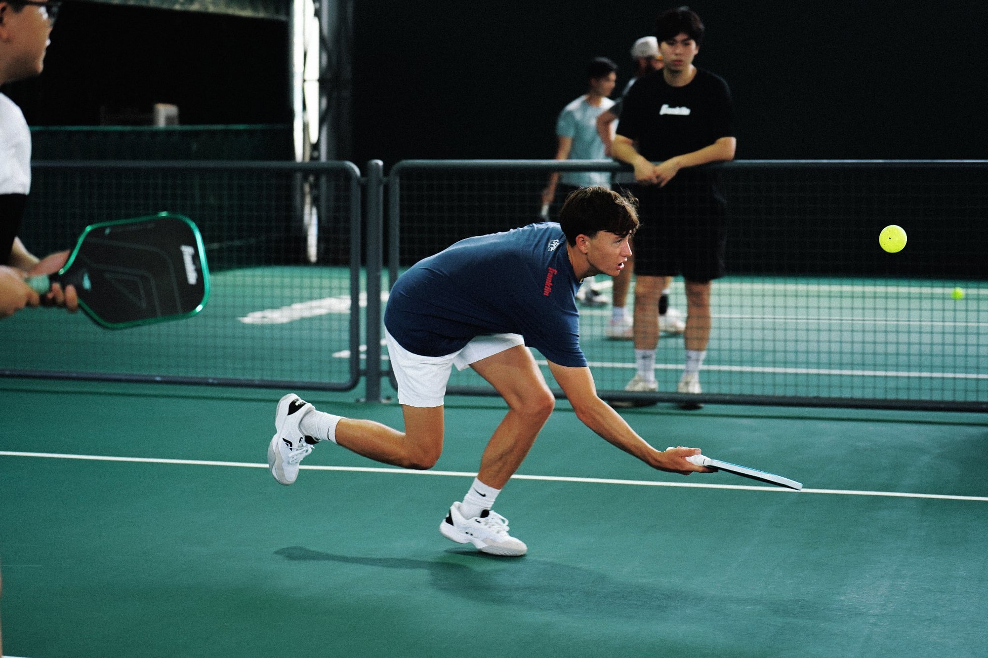 Bắt gặp ngôi sao pickleball Patriquin đi "xé vé" tại TP.HCM- Ảnh 11. Bắt gặp ngôi sao pickleball Patriquin đi "xé vé" tại TP.HCM- Ảnh 11.