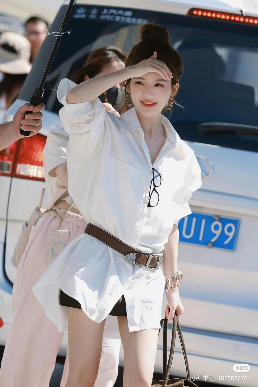 Triệu Lộ Tư kh&ocirc;ng cao nhưng mặc g&igrave; cũng đẹp, đến &aacute;o sơ mi basic cũng "ch&aacute;y h&agrave;ng" theo c&ocirc;- Ảnh 6.