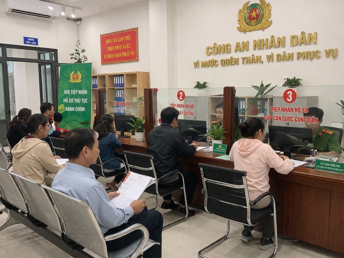 Công an TPHCM cảnh báo 3 cạm bẫy phổ biến người dân cần biết- Ảnh 1. Công an TPHCM cảnh báo 3 cạm bẫy phổ biến người dân cần biết- Ảnh 1.