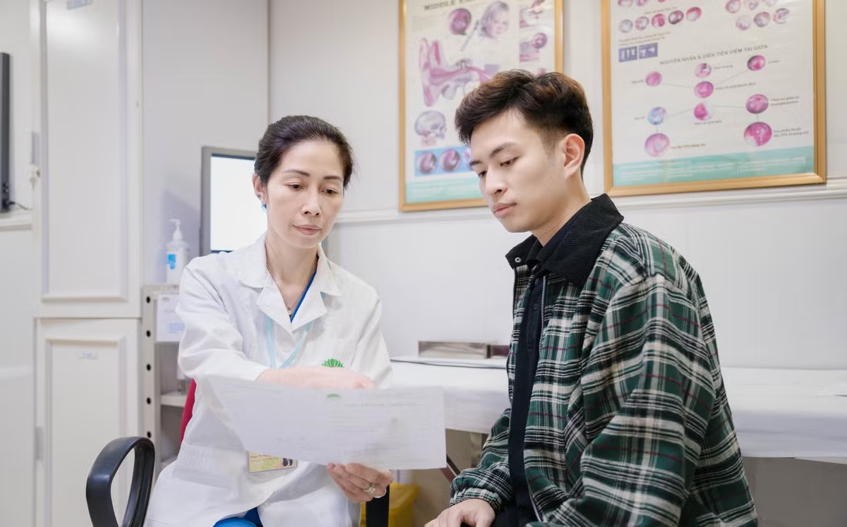 Đeo tai nghe suốt 5 giờ chơi game, ch&agrave;ng trai 26 tuổi đột ngột mất th&iacute;nh lực - Ảnh 1.