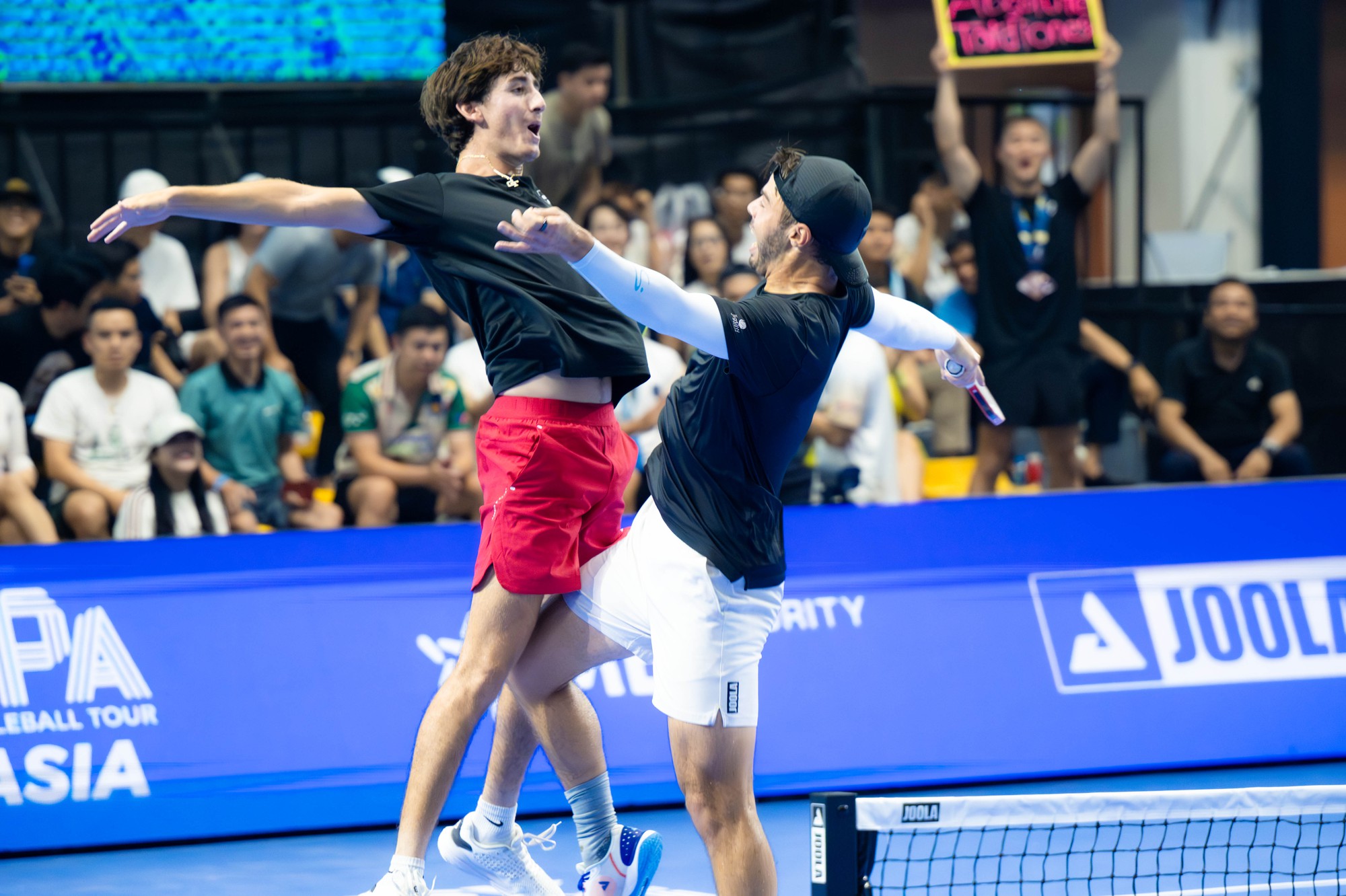 Huyền thoại pickleball Ben Johns muốn đ&aacute;nh cặp c&ugrave;ng Vinh Hiển, "qu&aacute;i vật" Tardio lập tức "chốt đơn" L&yacute; Ho&agrave;ng Nam hậu PPA Hanoi!- Ảnh 3.