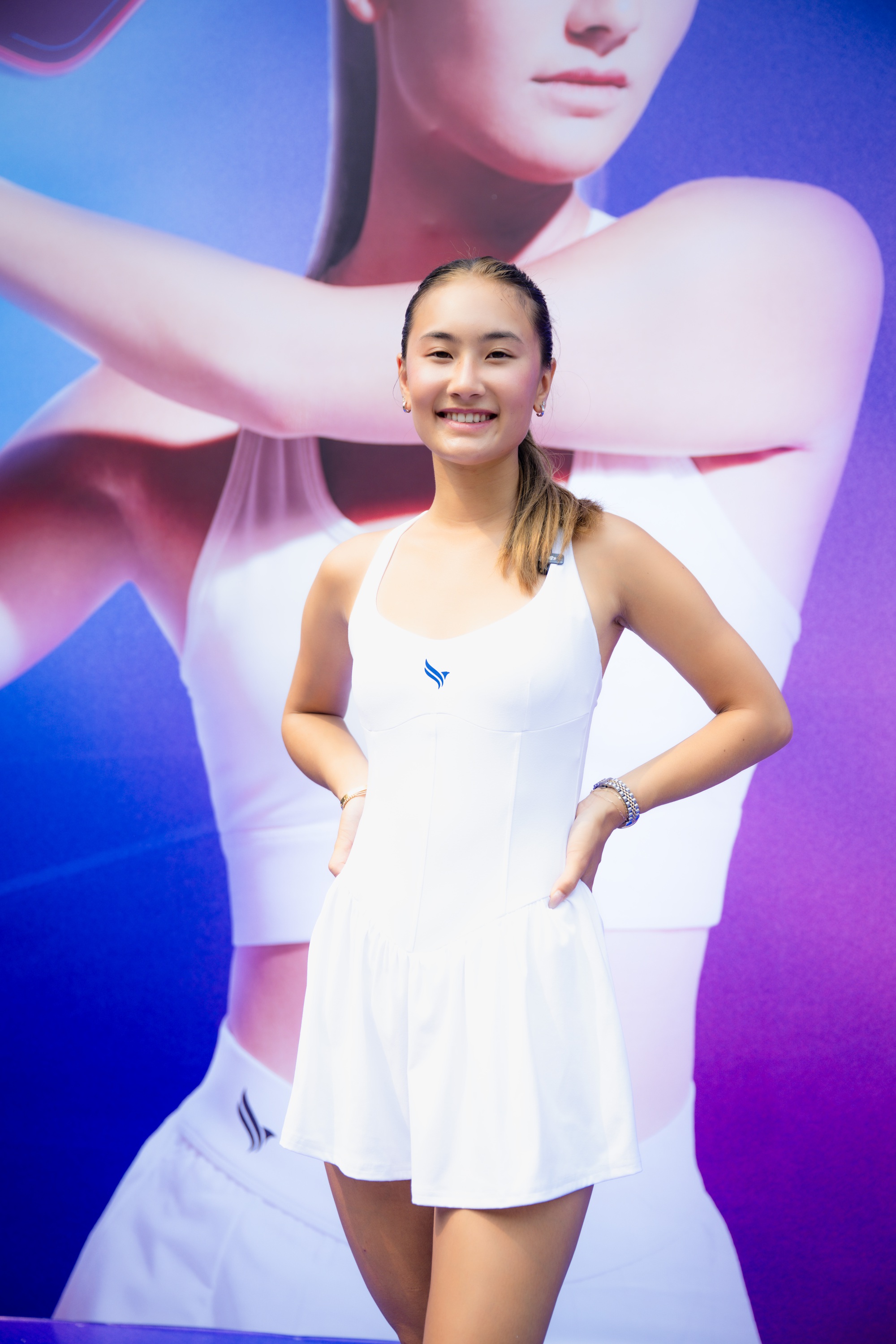 Cận cảnh visual xinh đẹp của "c&ocirc;ng ch&uacute;a pickleball" Alix Trương khi kho&aacute;c cờ Việt Nam đầy tự h&agrave;o- Ảnh 6.