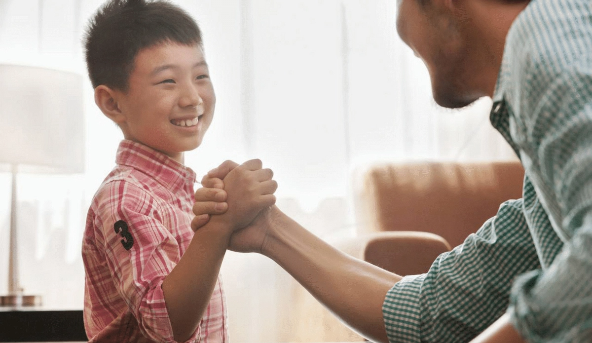 Nếu gia đ&igrave;nh c&oacute; 4 đặc điểm n&agrave;y, xin ch&uacute;c mừng: Bạn đang nu&ocirc;i dạy một đứa trẻ c&oacute; EQ cao- Ảnh 3.