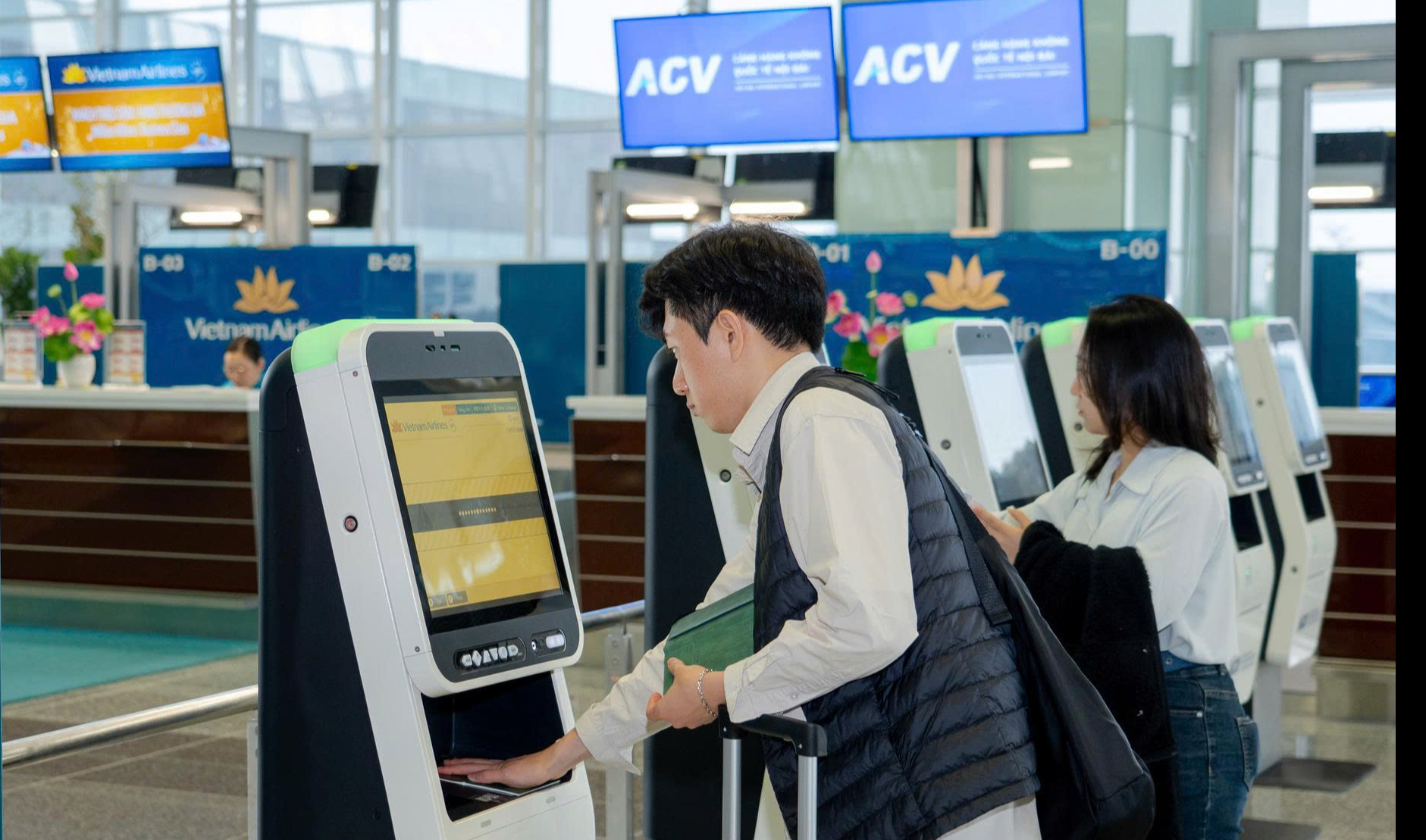 Khách đi máy bay lưu ý: Từ bây giờ, có thể dùng vé máy bay giấy để làm 1 việc tại sân bay Nội Bài - Ảnh 7.