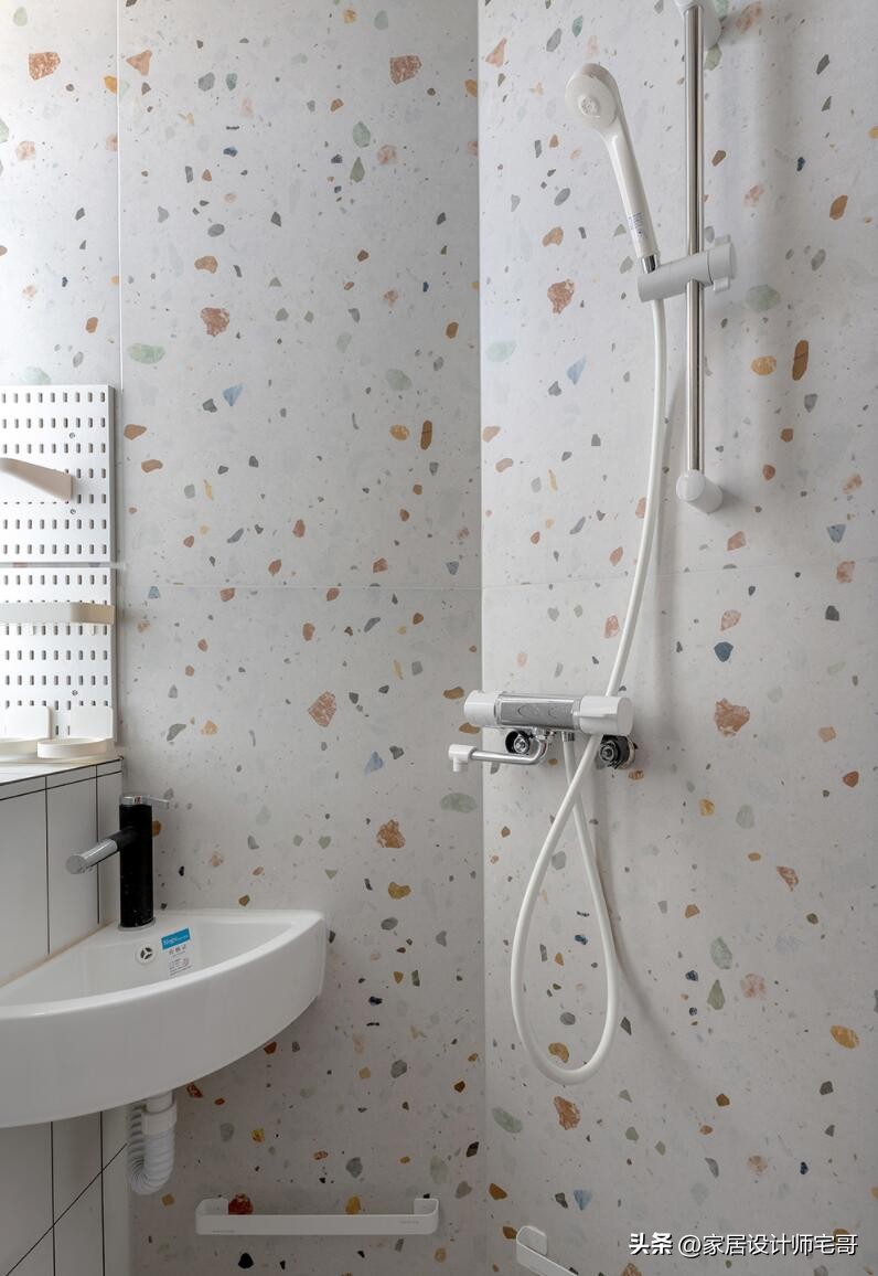 Gia đ&igrave;nh 4 người sống trong căn hộ rộng 36m&sup2; ở khu vực c&oacute; trường học tốt: Kh&ocirc;ng c&oacute; ph&ograve;ng kh&aacute;ch hay ph&ograve;ng ăn nhưng vẫn rất hạnh ph&uacute;c- Ảnh 5.