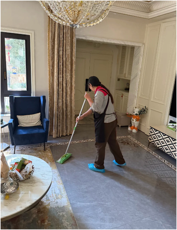 "C&aacute;c b&agrave; gi&uacute;p việc ng&aacute;o gi&aacute; phải kh&ocirc;ng ạ? Đ&ograve;i 12 - 15 triệu bao ăn ở trong khi đại học ra đi l&agrave;m lương 8 triệu"- Ảnh 2.