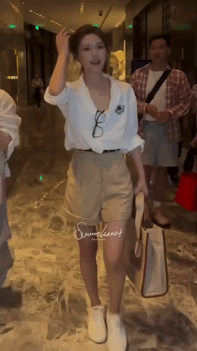 Triệu Lộ Tư kh&ocirc;ng cao nhưng mặc g&igrave; cũng đẹp, đến &aacute;o sơ mi basic cũng "ch&aacute;y h&agrave;ng" theo c&ocirc;- Ảnh 9.