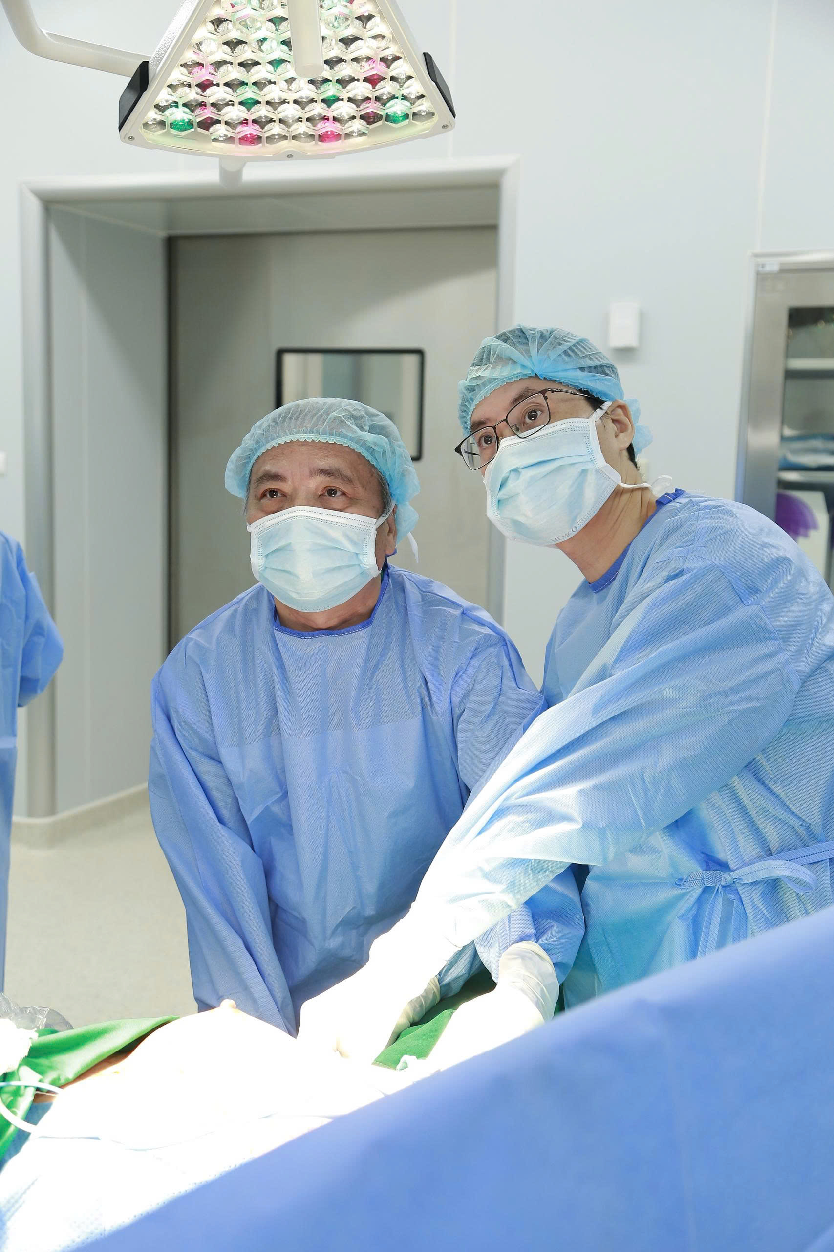 B&aacute;c sĩ Việt c&oacute; 1 kỹ thuật mổ được thế giới t&ocirc;n vinh: H&agrave;n Quốc, Singapore, ch&acirc;u &Acirc;u đến học- Ảnh 2.