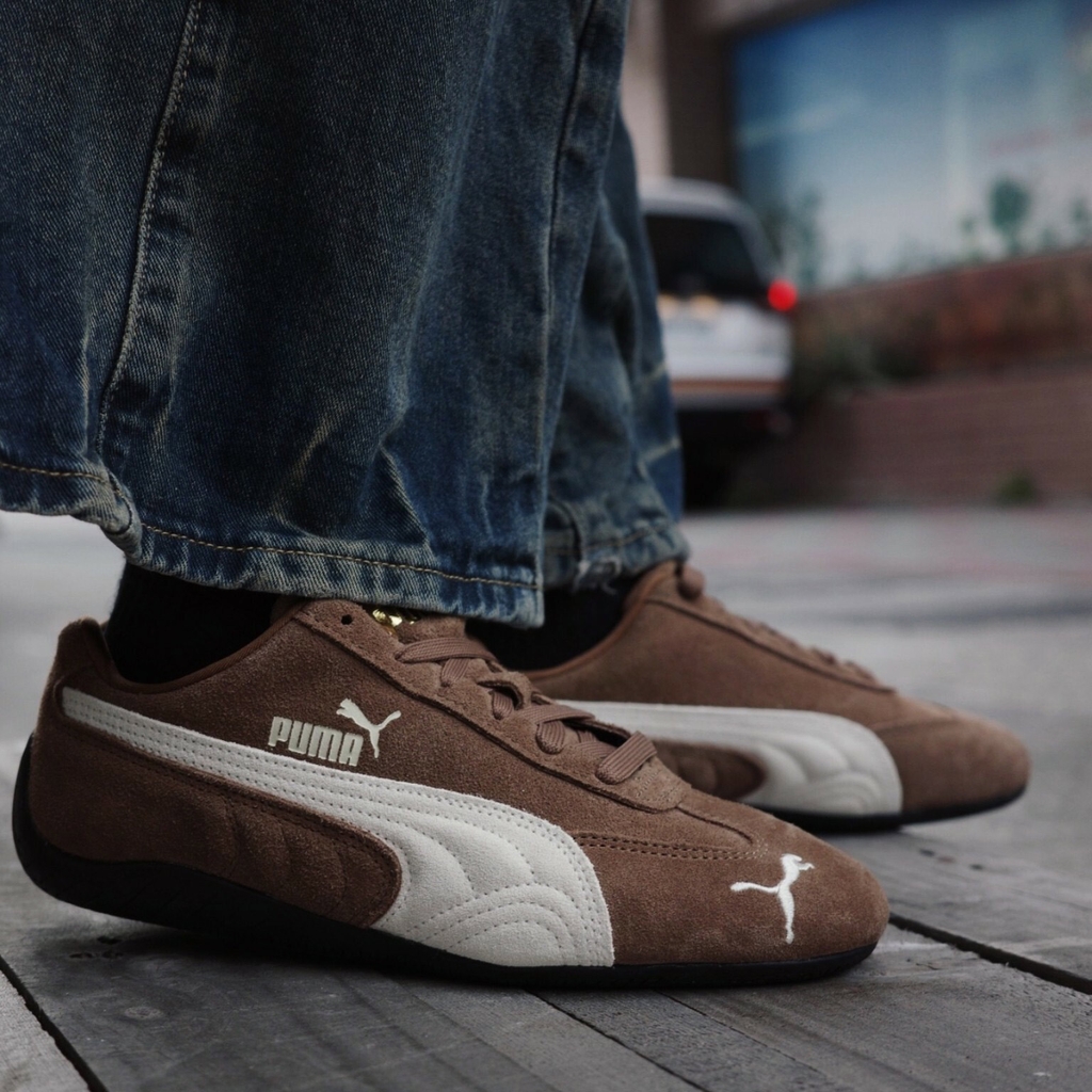 Kh&ocirc;ng phải sneaker trắng, gi&agrave;y v&agrave;ng vintage v&agrave; đế độn mới l&agrave; "ch&acirc;n &aacute;i" gi&uacute;p hội chị em hack d&aacute;ng năm nay- Ảnh 6.