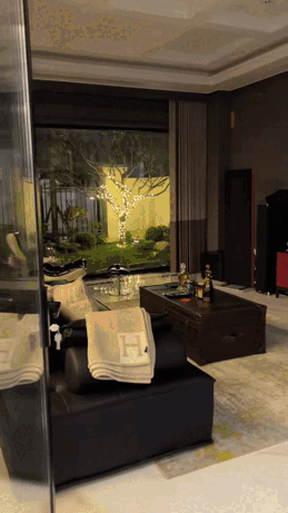 &Aacute; hậu Huyền My "pass đồ hiệu bẩn bẩn": Ở biệt thự 3 tầng triệu đ&ocirc;, g&oacute;c n&agrave;o cũng xa hoa lộng lẫy- Ảnh 10.