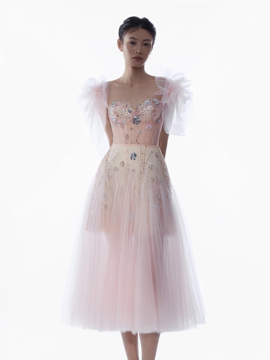 Lọ Lem diện v&aacute;y local brand Việt đ&oacute;n tuổi 20: Visual bừng s&aacute;ng, gặp hoa hoa nở, gặp người người y&ecirc;u- Ảnh 7.