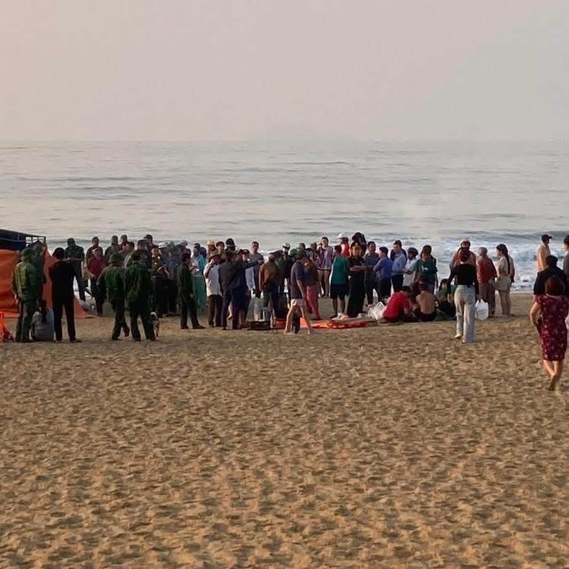 T&igrave;m thấy thi thể nam sinh lớp 12 bị s&oacute;ng cuốn mất t&iacute;ch ở biển Quy Nhơn- Ảnh 1.