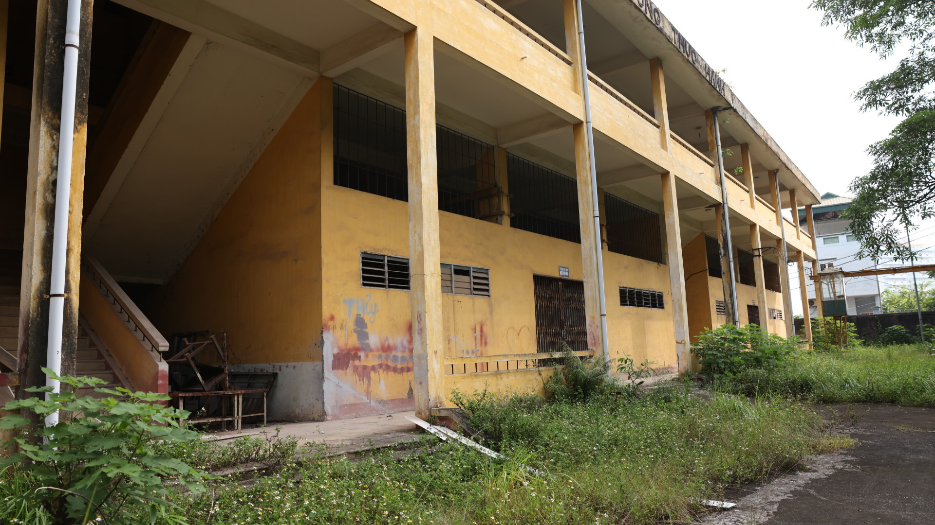 Ng&ocirc;i trường trung cấp từng đ&agrave;o tạo 5.000 học sinh mỗi năm, 10 năm kh&ocirc;ng khai giảng, gi&aacute;o vi&ecirc;n phải đi phụ hồ mưu sinh- Ảnh 2.