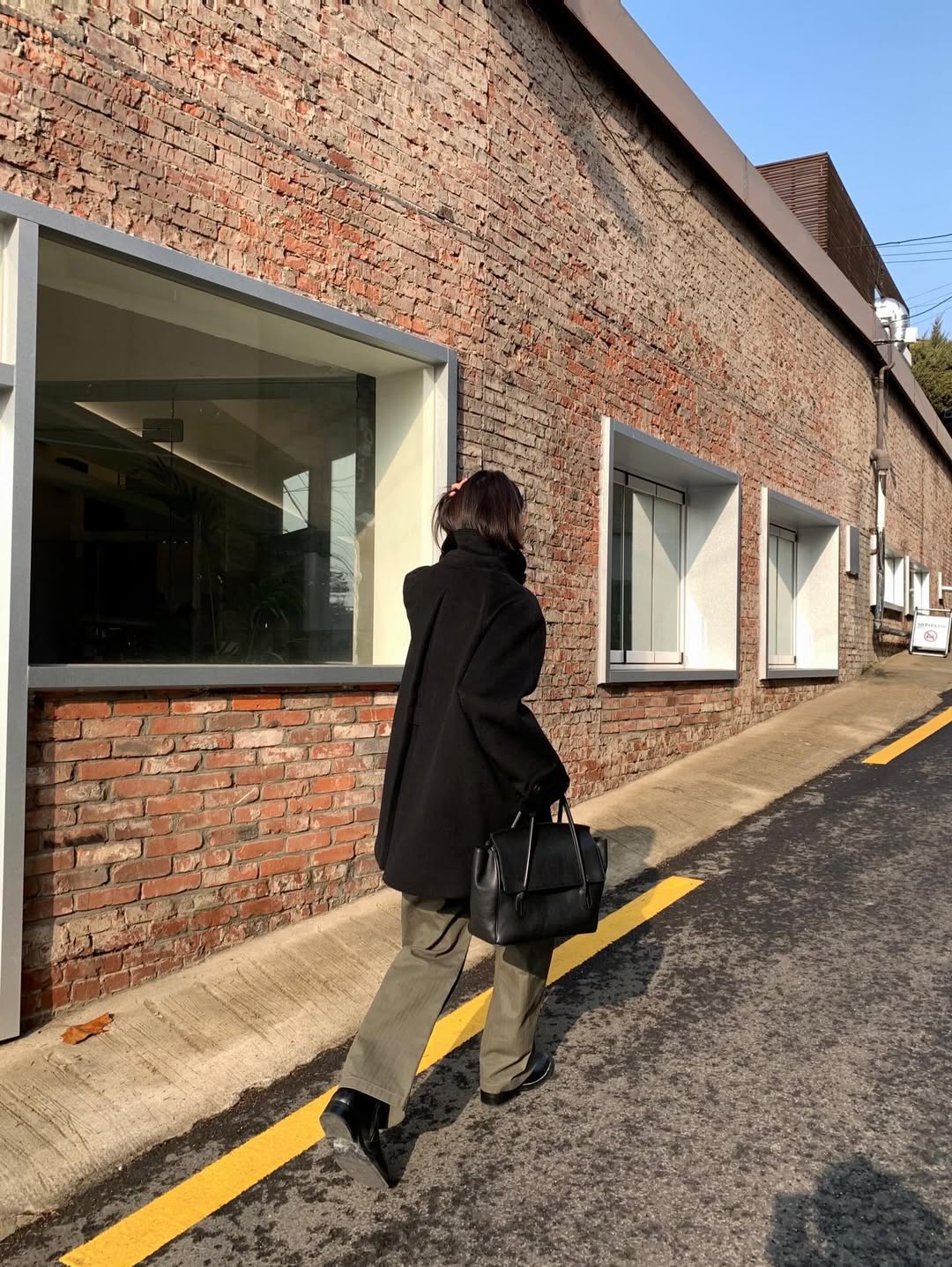 Qu&ecirc;n t&uacute;i hiệu ch&oacute;i lọi đi, 2026 l&agrave; năm của những chiếc t&uacute;i đen "giấu t&ecirc;n" nhưng nh&igrave;n l&agrave; biết người c&oacute; gu!- Ảnh 6.