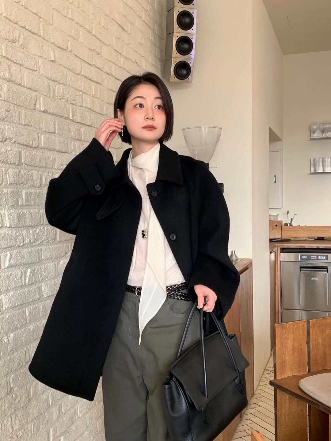 Qu&ecirc;n t&uacute;i hiệu ch&oacute;i lọi đi, 2026 l&agrave; năm của những chiếc t&uacute;i đen "giấu t&ecirc;n" nhưng nh&igrave;n l&agrave; biết người c&oacute; gu!- Ảnh 5.