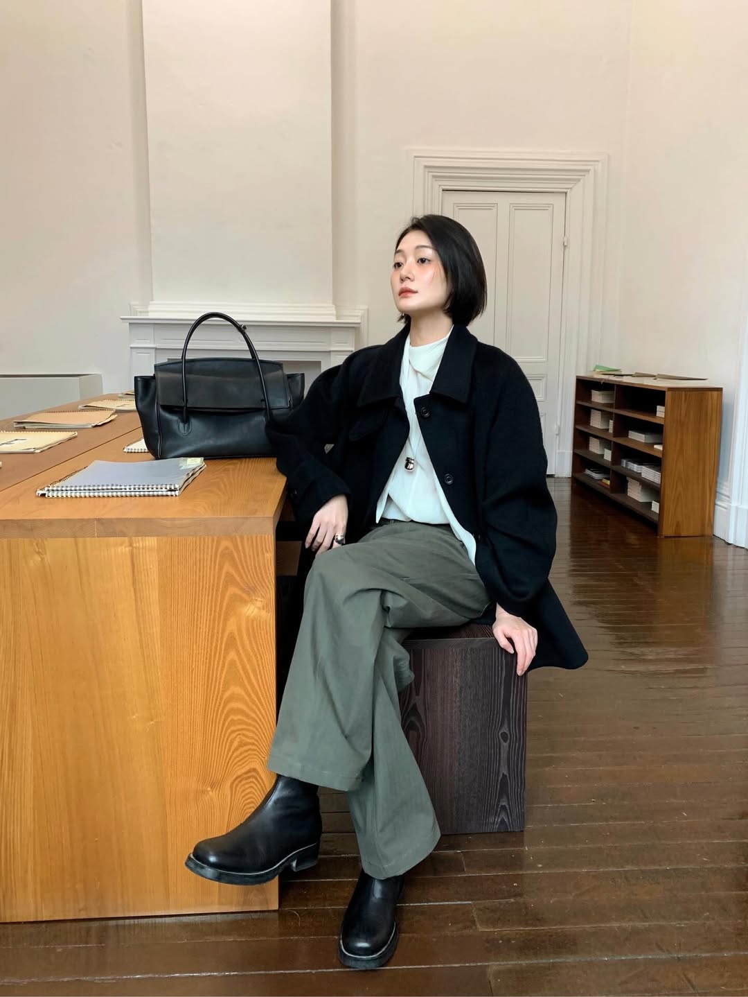 Qu&ecirc;n t&uacute;i hiệu ch&oacute;i lọi đi, 2026 l&agrave; năm của những chiếc t&uacute;i đen "giấu t&ecirc;n" nhưng nh&igrave;n l&agrave; biết người c&oacute; gu!- Ảnh 8.