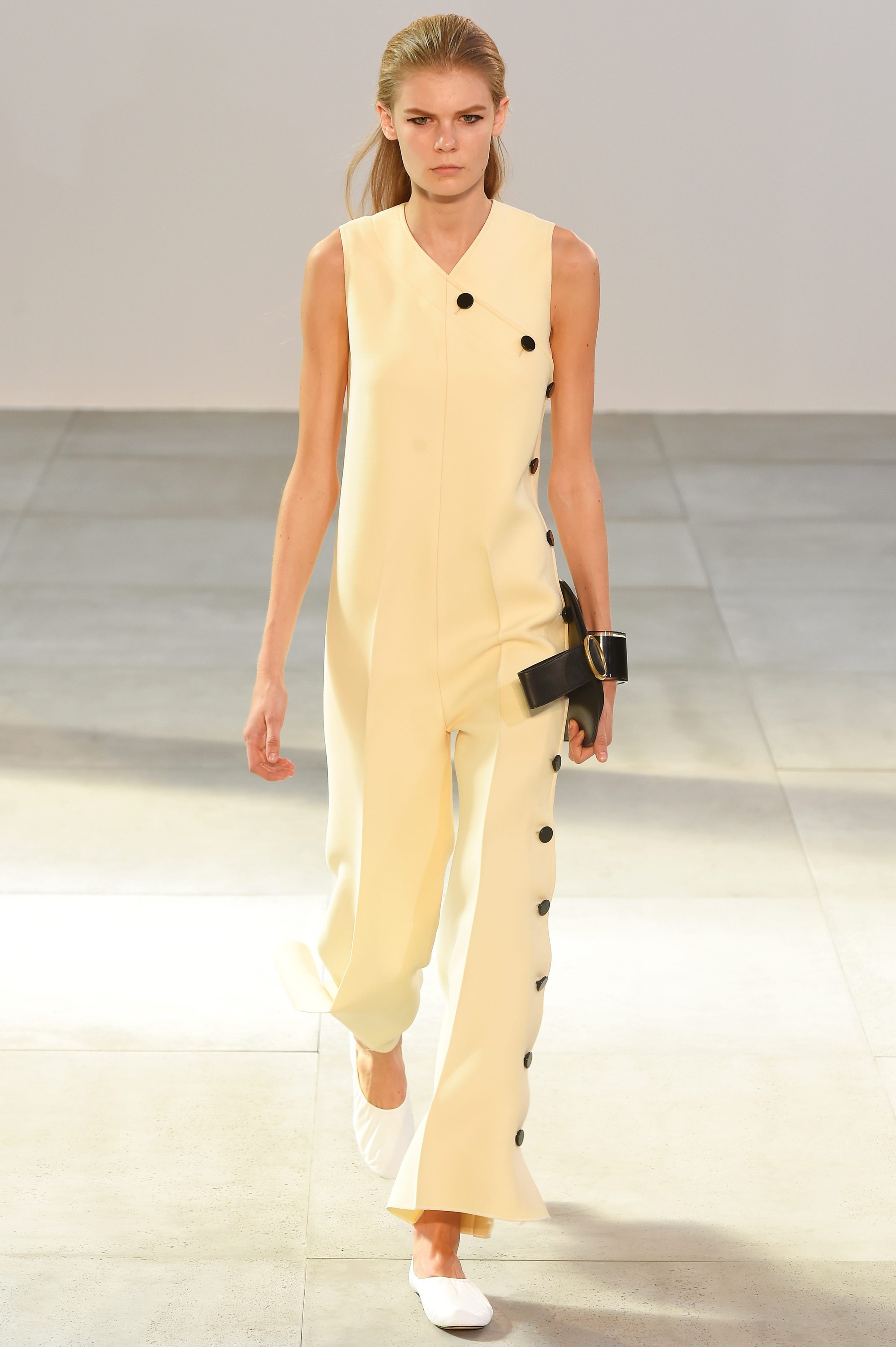 Kh&ocirc;ng c&ograve;n l&agrave; gi&agrave;y b&uacute;p b&ecirc; th&ocirc;ng thường, đ&acirc;y mới l&agrave; kiểu gi&agrave;y bệt "ch&acirc;n &aacute;i" đang được Jennie, Kendall Jenner diện suốt 4 m&ugrave;a- Ảnh 4.