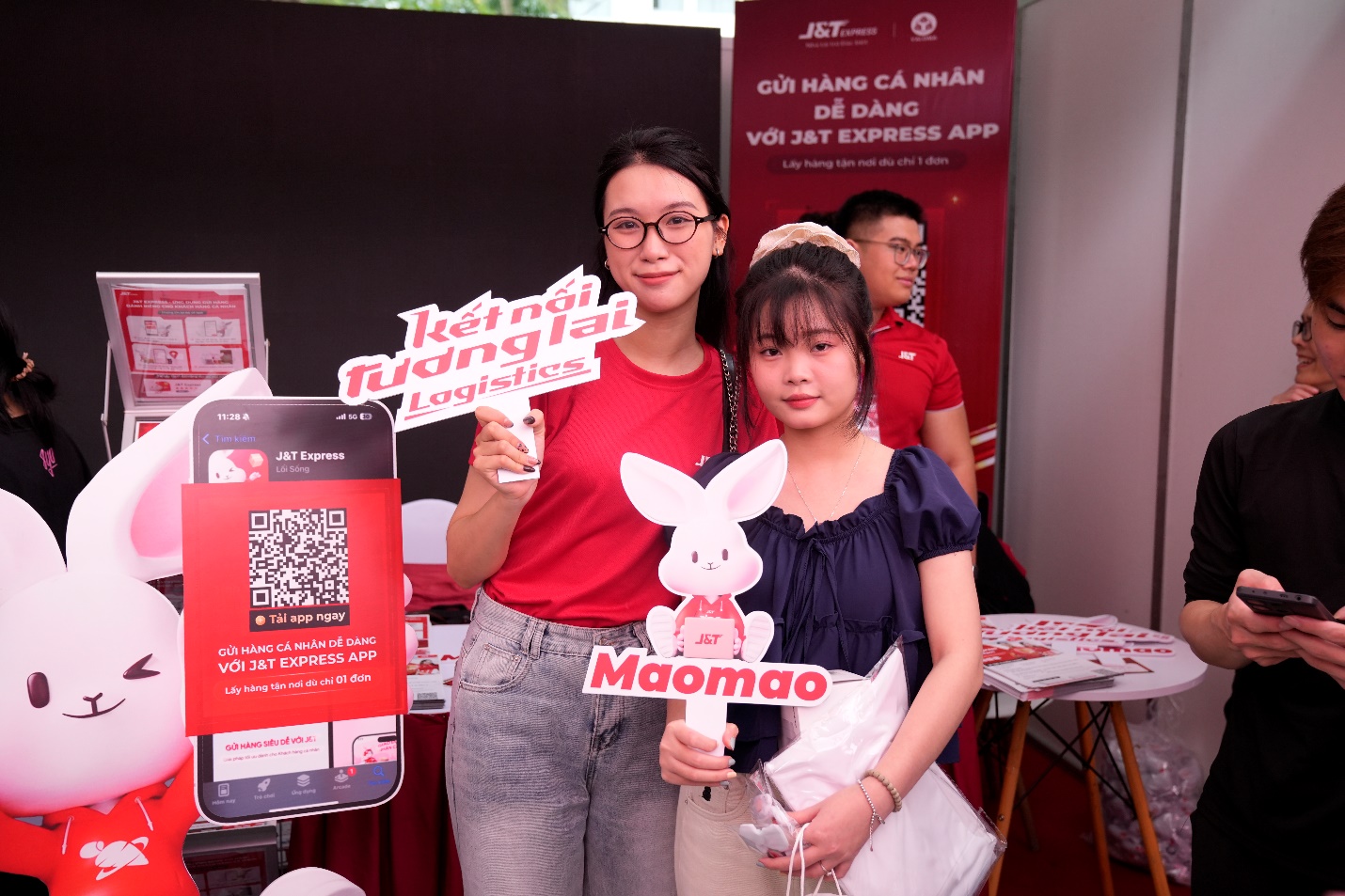 Nắng n&oacute;ng, giao m&ugrave;a th&uacute;c đẩy nhu cầu gửi h&agrave;ng c&aacute; nh&acirc;n tiện lợi - Ảnh 1.