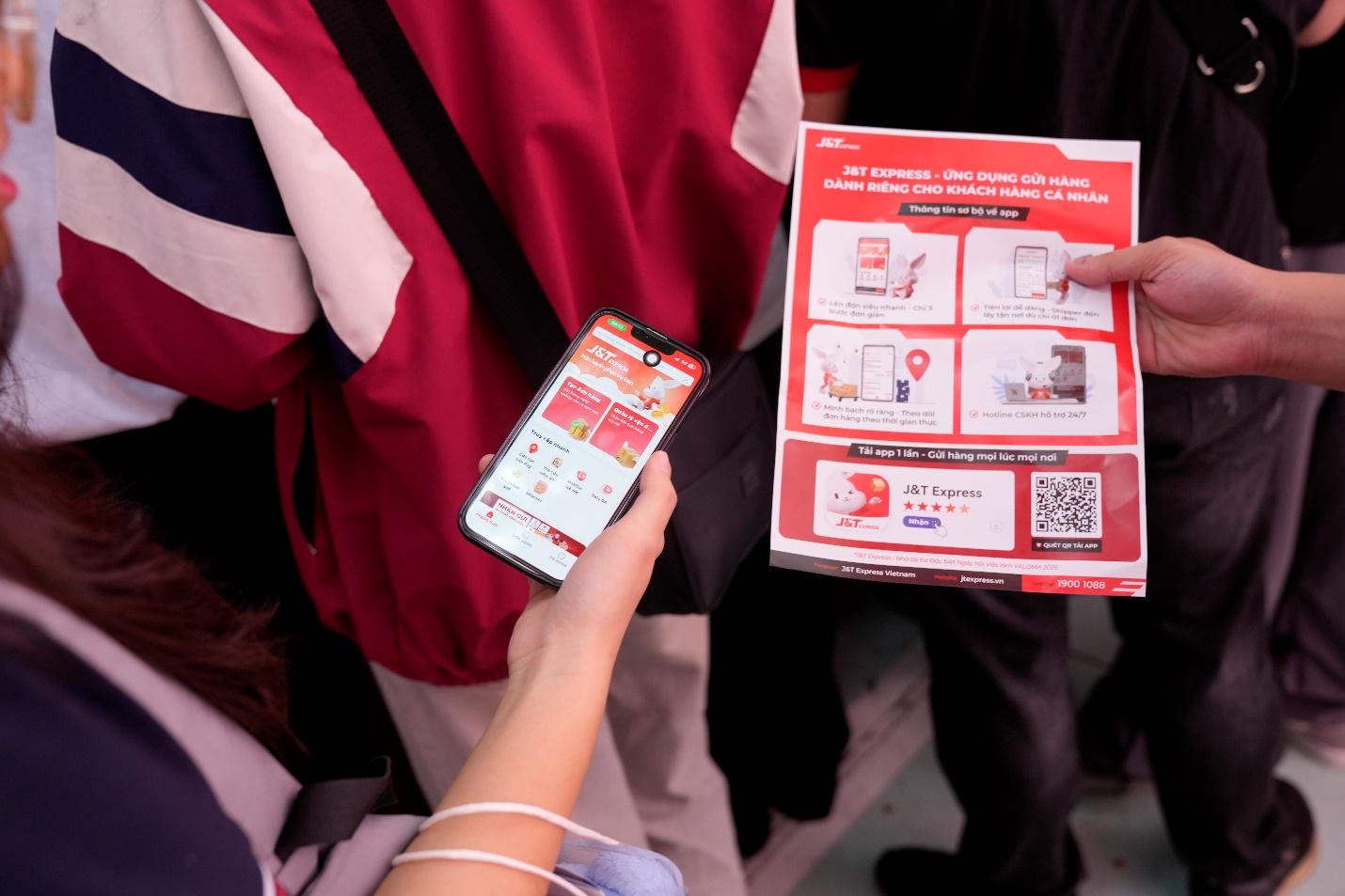 Nắng n&oacute;ng, giao m&ugrave;a th&uacute;c đẩy nhu cầu gửi h&agrave;ng c&aacute; nh&acirc;n tiện lợi - Ảnh 2.