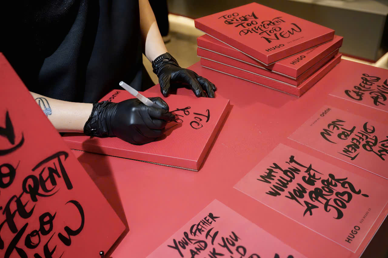 Vương B&igrave;nh &ldquo;khuấy động&rdquo; sự kiện HUGO, ch&iacute;nh thức mở m&agrave;n chiến dịch &ldquo;Red Means GO&rdquo; tại Việt Nam - Ảnh 10.