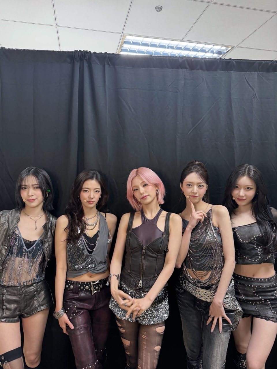 Mỹ nh&acirc;n được đề cử đẹp nhất thế giới hết thời: Doanh thu album thấp nhất lịch sử, bốc hơi khỏi to&agrave;n bộ BXH- Ảnh 9.