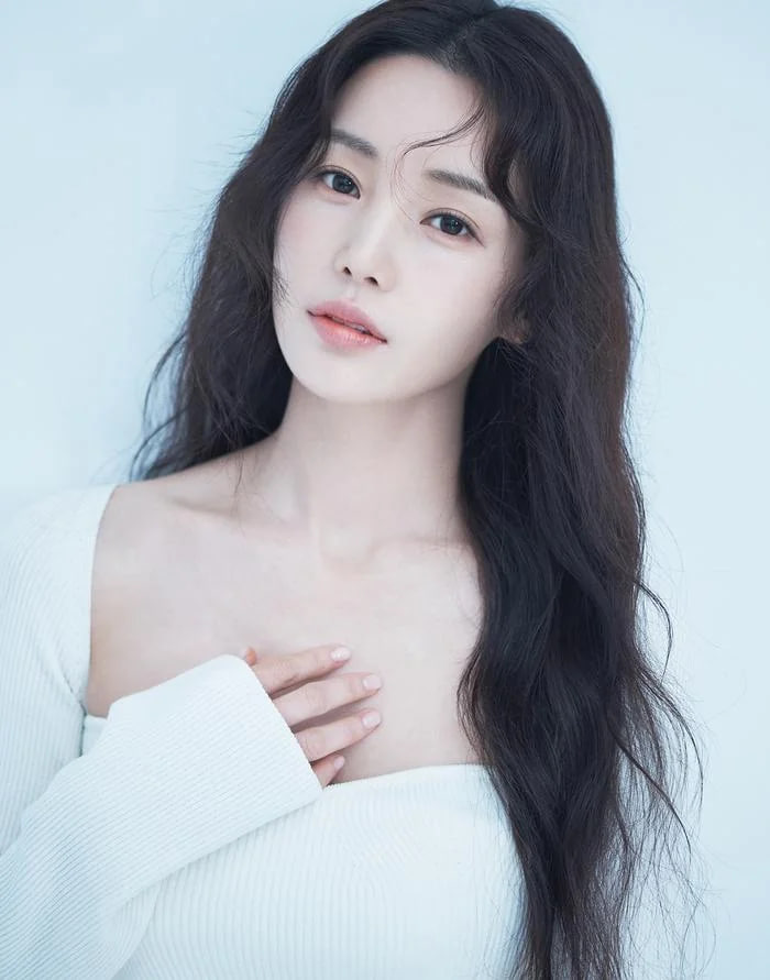 Thời gian bỏ qu&ecirc;n mỹ nh&acirc;n n&agrave;y: U50 trẻ kh&oacute; tin, đi h&aacute;t 20 năm m&agrave; nh&igrave;n như mối t&igrave;nh đầu- Ảnh 5.