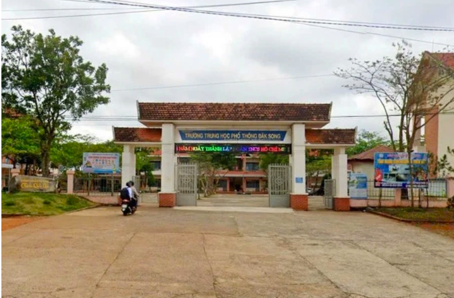 Bị ph&aacute;t t&aacute;n ảnh nhạy cảm tại trường, quyết định của nữ gi&aacute;o vi&ecirc;n- Ảnh 1.