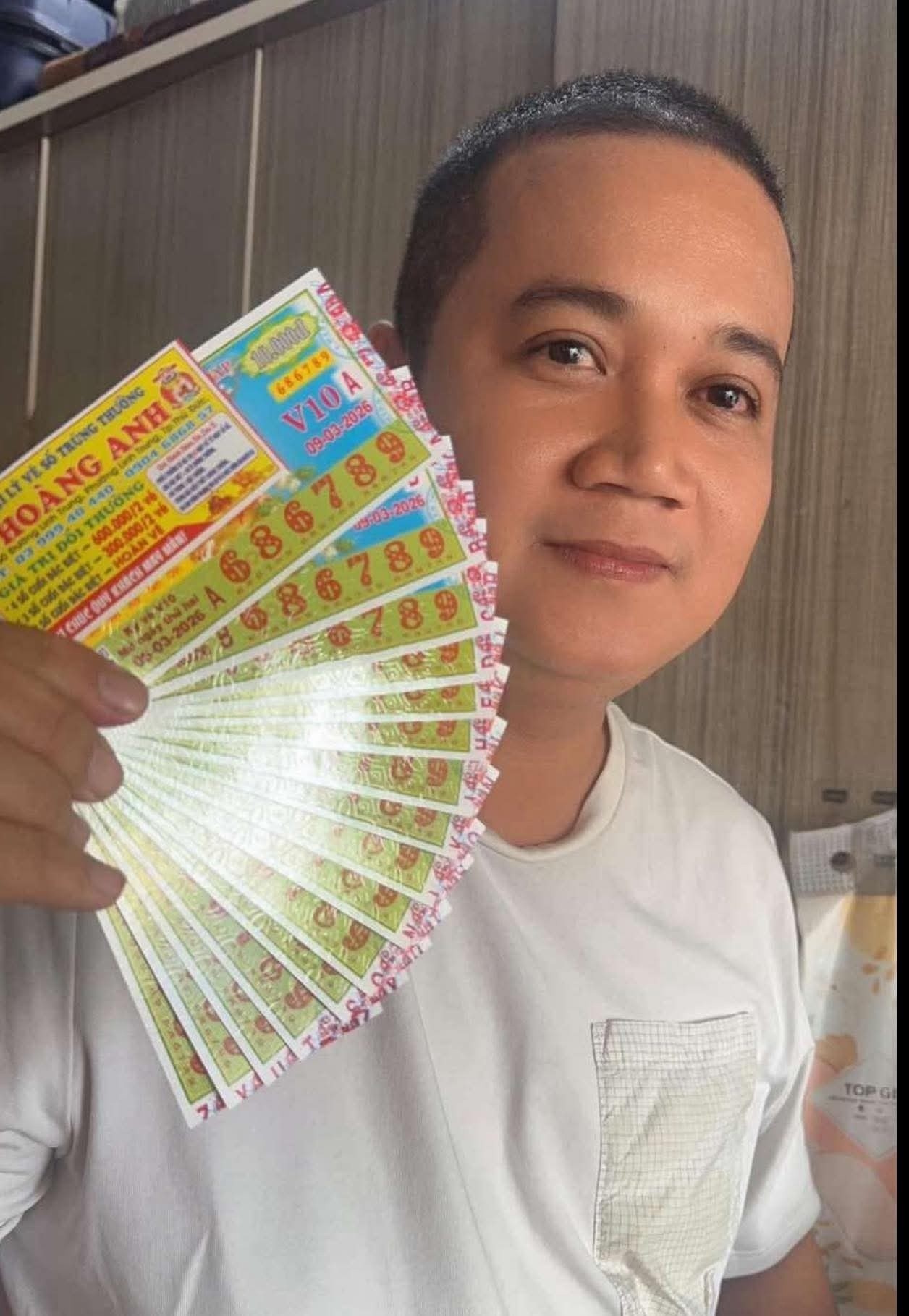 Kh&aacute;ch h&agrave;ng tr&uacute;ng độc đắc 32 tỉ đồng xổ số miền Nam với v&eacute; số online - Ảnh 4.