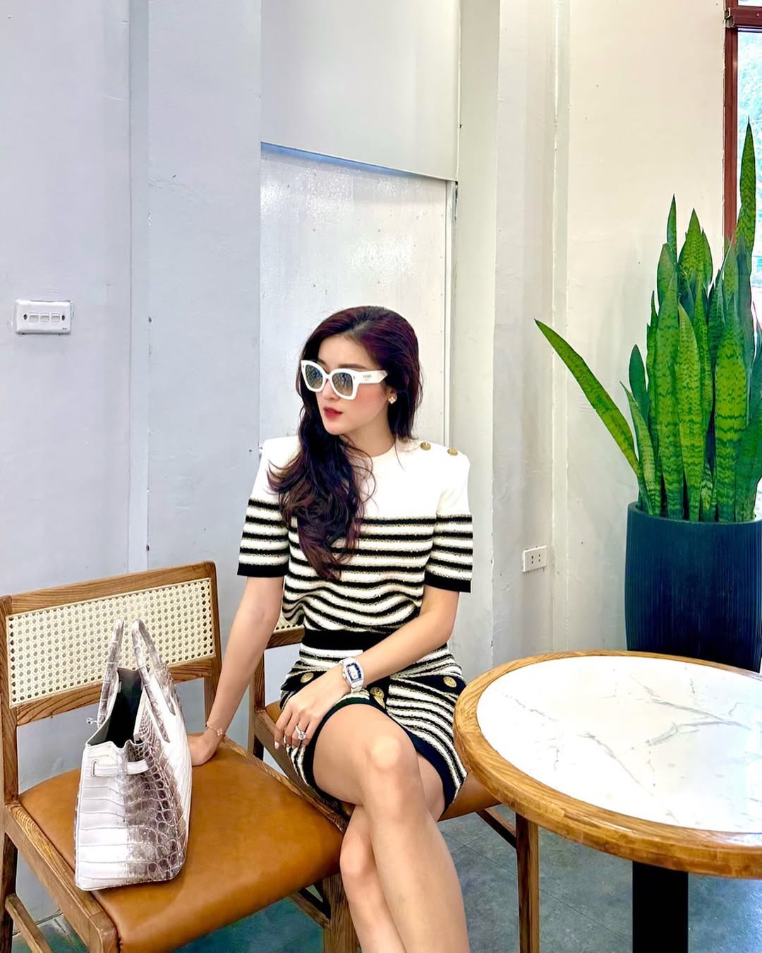 Th&aacute;i độ mới nhất của &Aacute; hậu Huyền My giữa l&uacute;c bị tấn c&ocirc;ng v&igrave; đ&ocirc;i gi&agrave;y bẩn gi&aacute; 2 triệu- Ảnh 6.