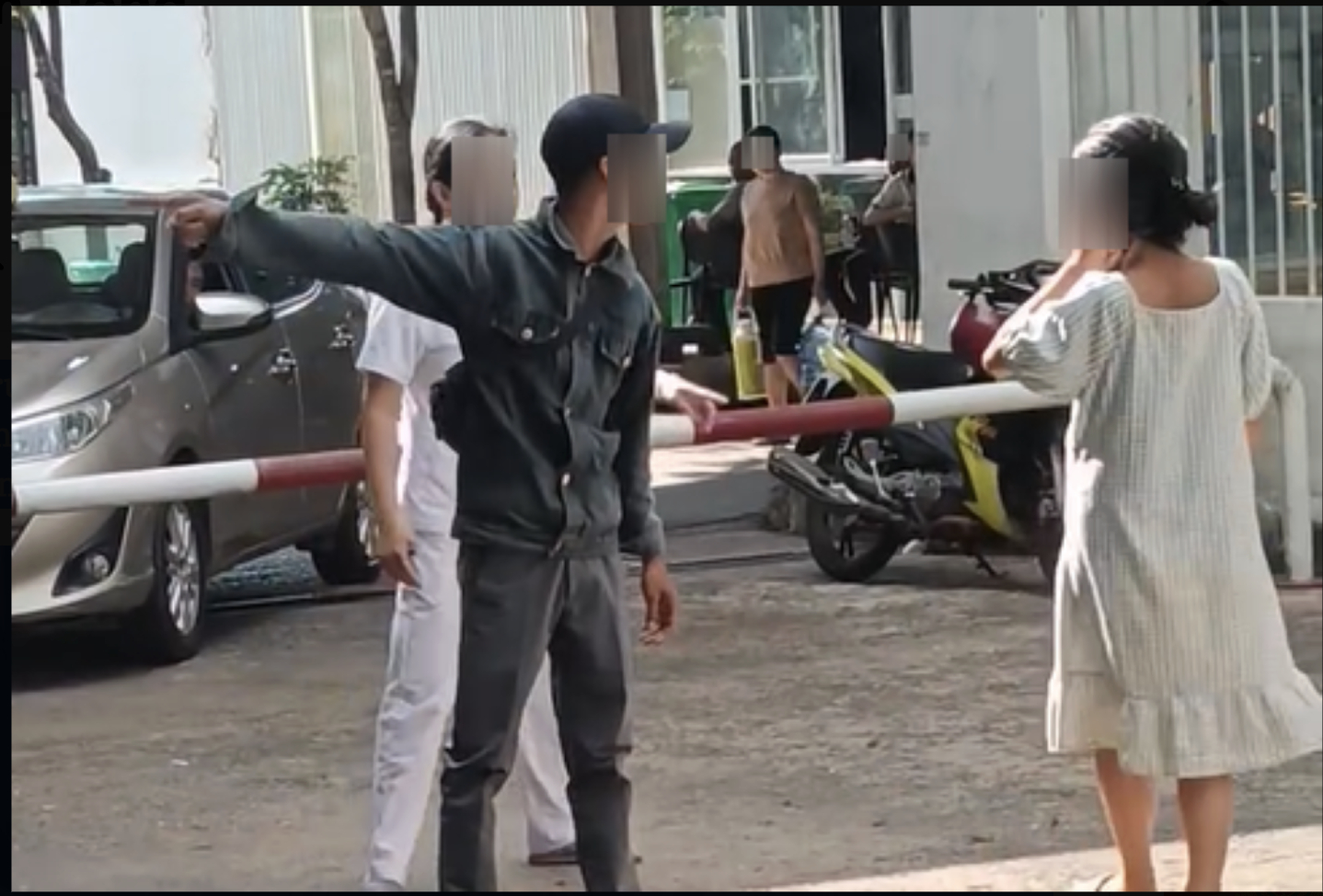 Sản phụ bị tát choáng váng trong bệnh viện mong tha thứ cho chồng - Ảnh 1. Sản phụ bị tát choáng váng trong bệnh viện mong tha thứ cho chồng - Ảnh 1.