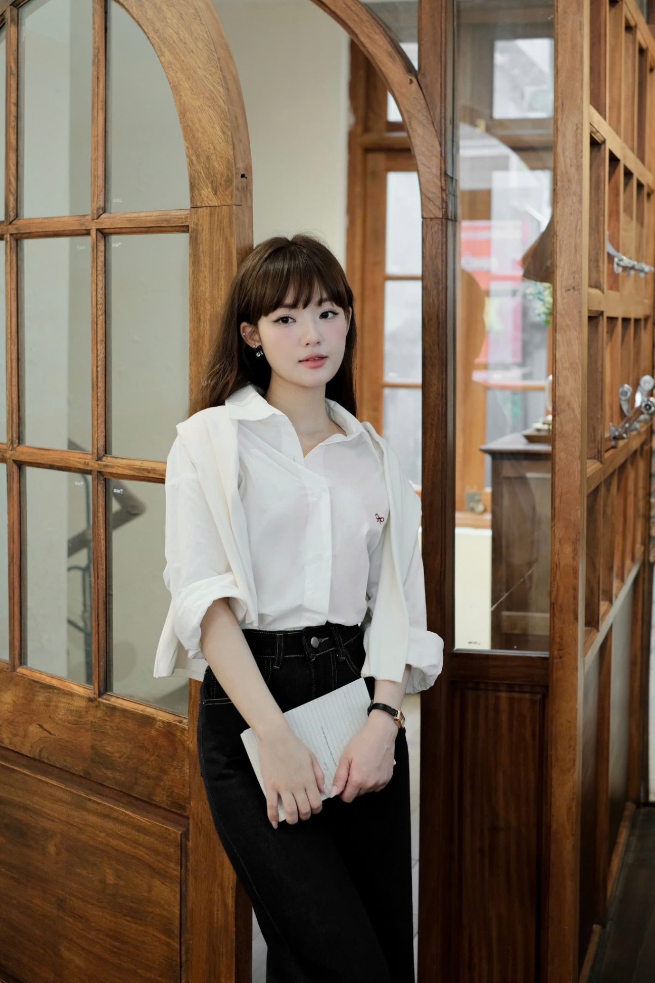 Kh&ocirc;ng cần nhiều đồ: 10 outfit tối giản nhưng đủ khiến bạn to&aacute;t l&ecirc;n vẻ ngo&agrave;i "quiet luxury"- Ảnh 13.