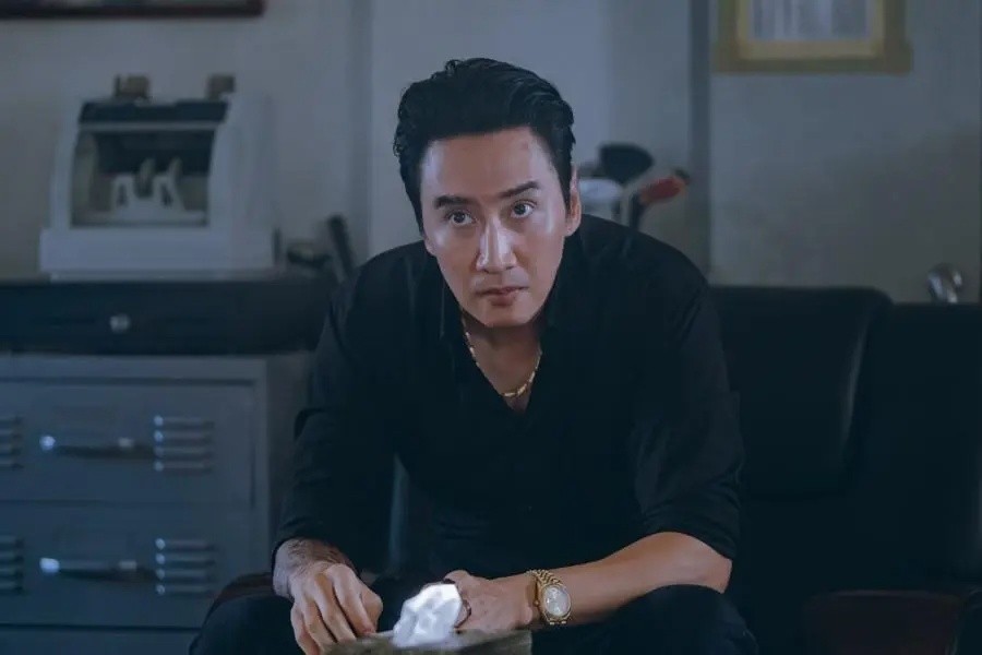 Ho&agrave;ng tử ch&acirc;u &Aacute; lộ vết sẹo d&agrave;i tr&ecirc;n mặt, mấy chục năm trời chưa bao giờ đ&aacute;ng sợ đến thế- Ảnh 2.