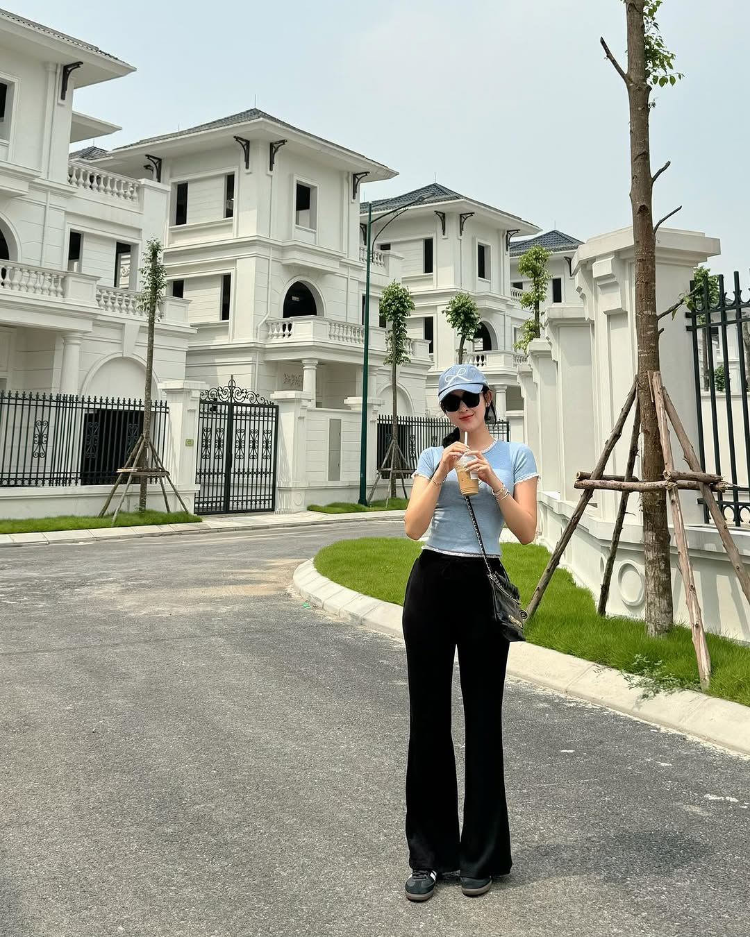 Gi&agrave;u như Huyền My, v&igrave; sao phải "pass" đồ?- Ảnh 5.