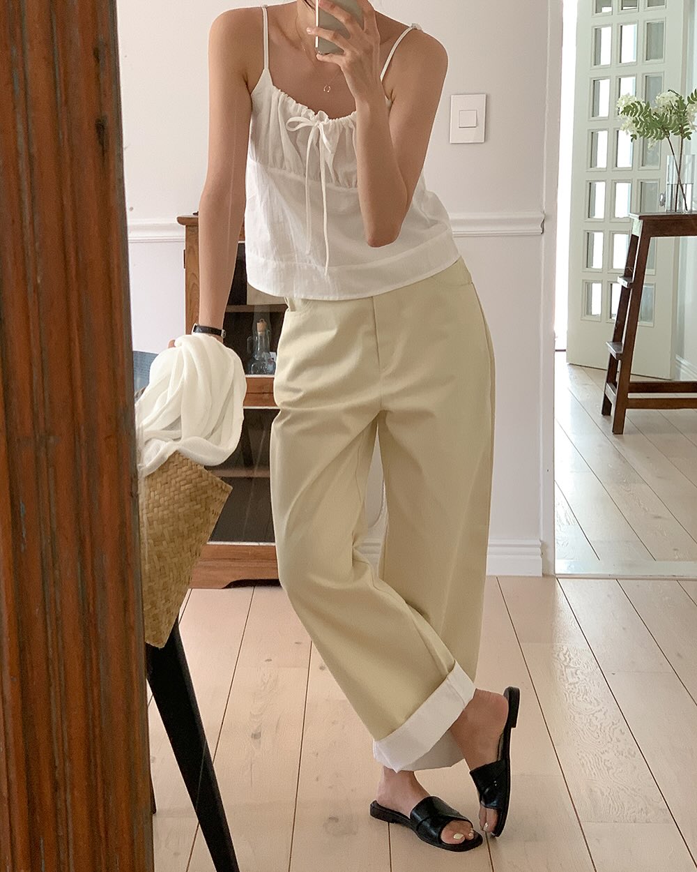 4 mẫu gi&agrave;y đi dạo phố hay du lịch đều ph&ugrave; hợp- Ảnh 2.