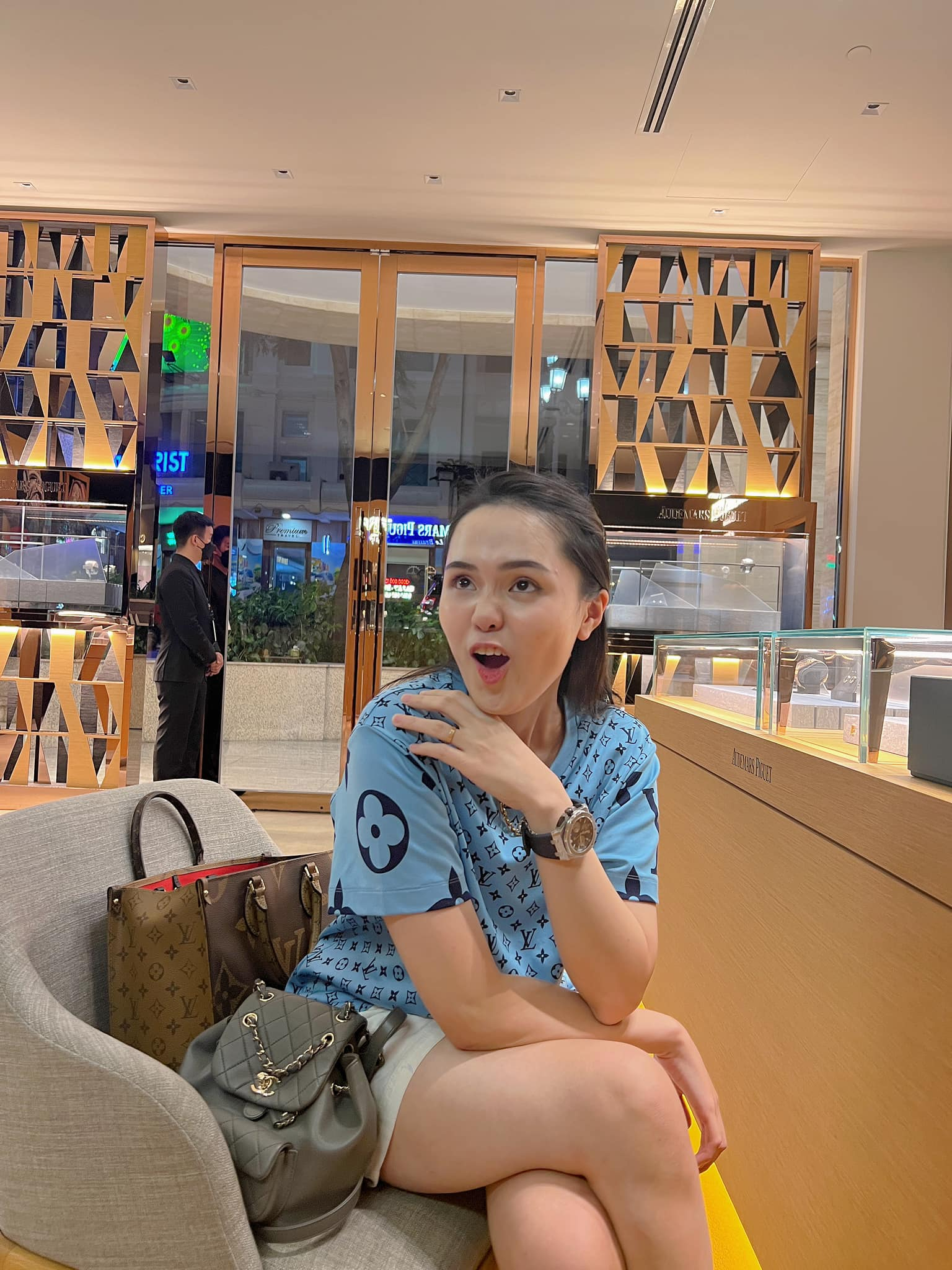 Duy Mạnh bị mất đồng hồ hiệu trị gi&aacute; hơn 1 tỷ đồng - Ảnh 7.