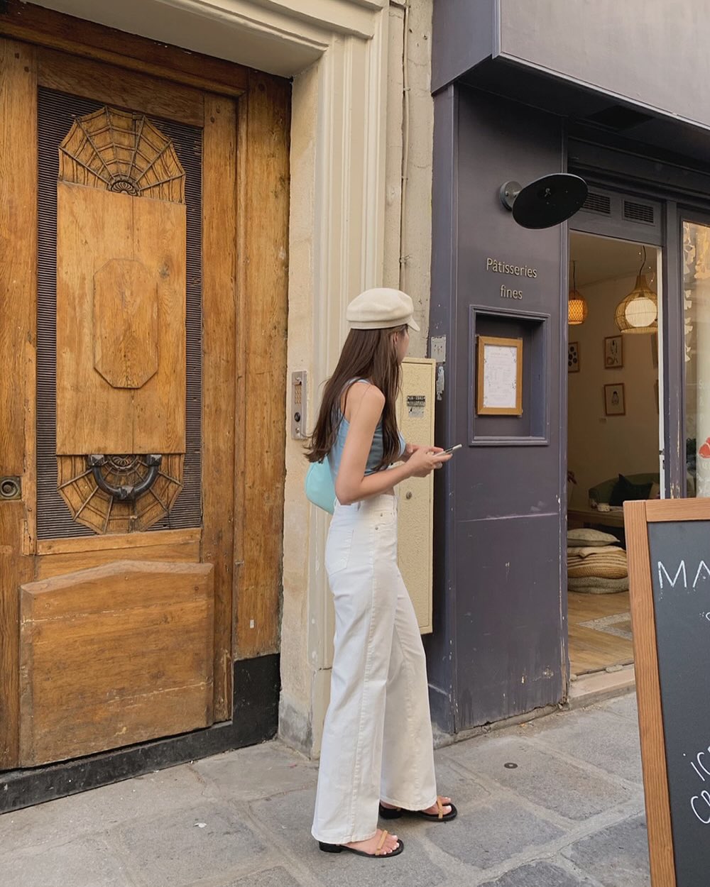 4 mẫu gi&agrave;y đi dạo phố hay du lịch đều ph&ugrave; hợp- Ảnh 7.