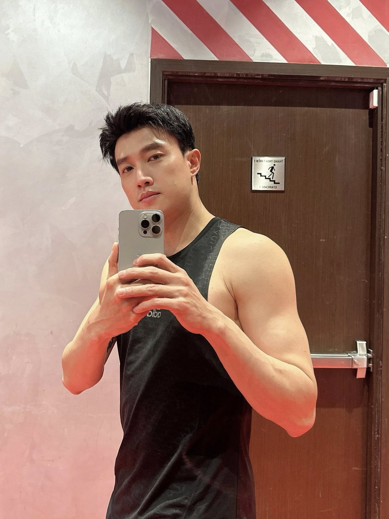 Ch&acirc;n dung chủ tịch thương hiệu mỳ bị đồn hẹn h&ograve; Ngọc Trinh, Tiểu Vy- Ảnh 8.